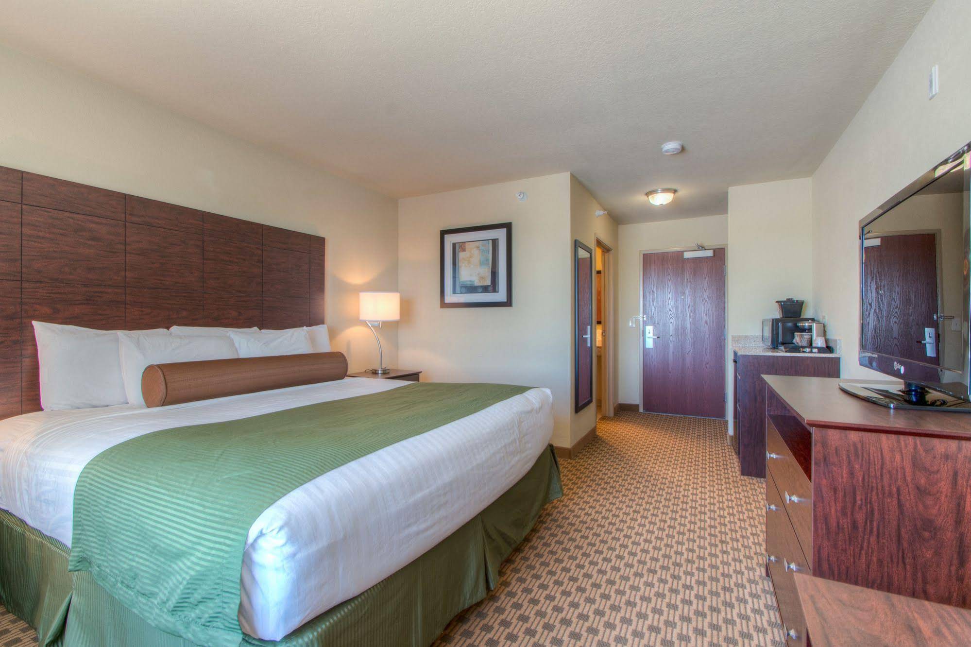Cobblestone Inn & Suites