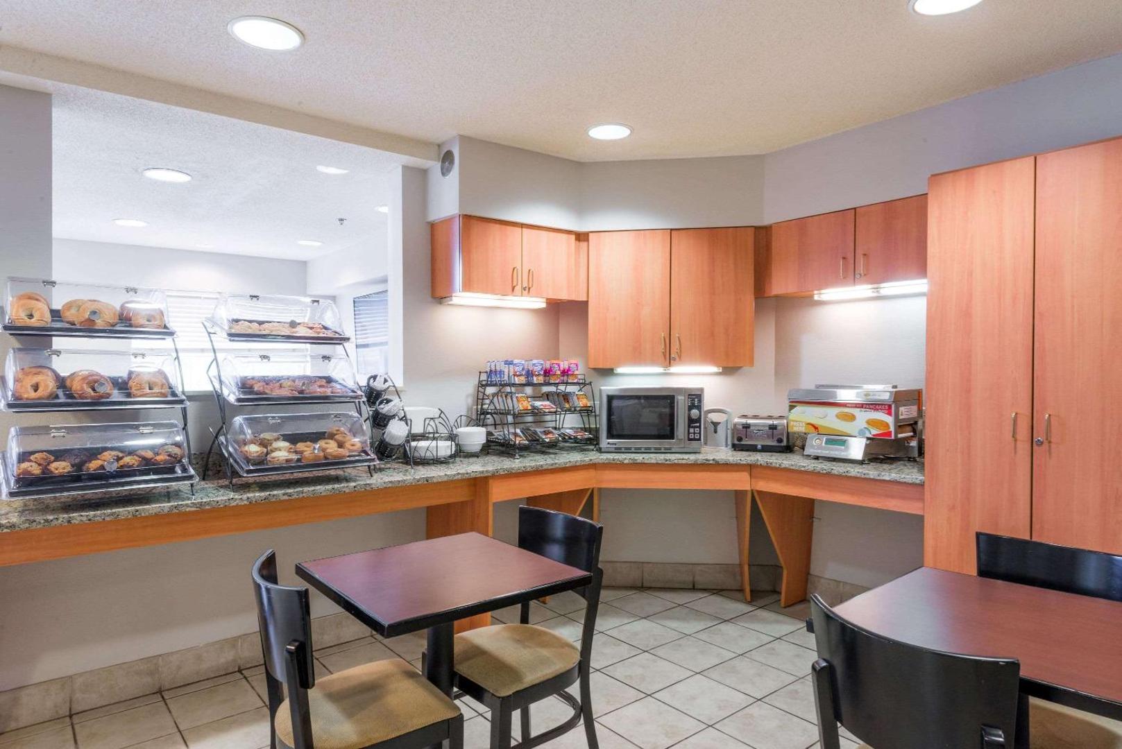 Microtel Inn & Suites by Wyndham Bethel/Danbury