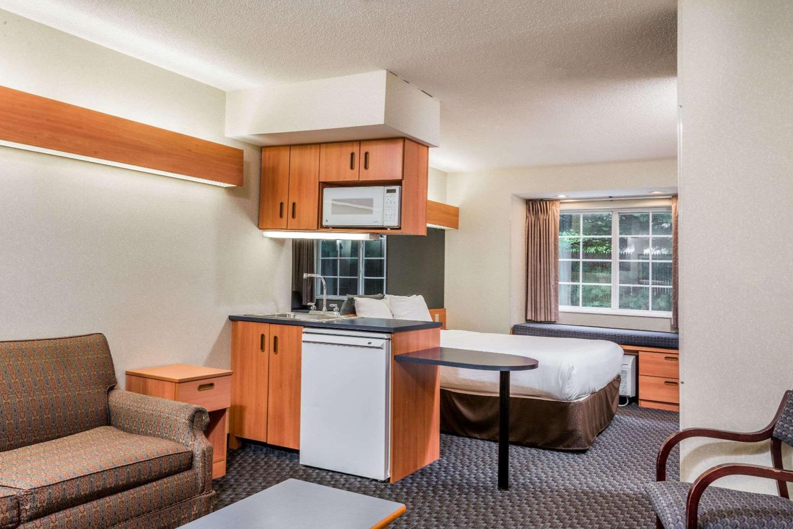 Microtel Inn & Suites by Wyndham Bethel/Danbury