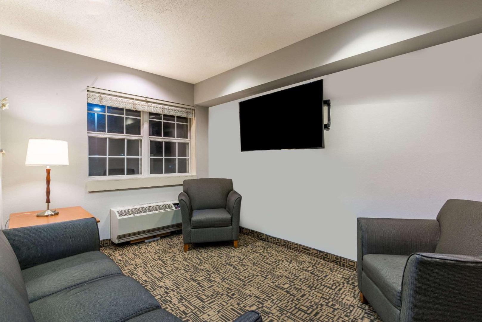 Microtel Inn & Suites by Wyndham Bethel/Danbury