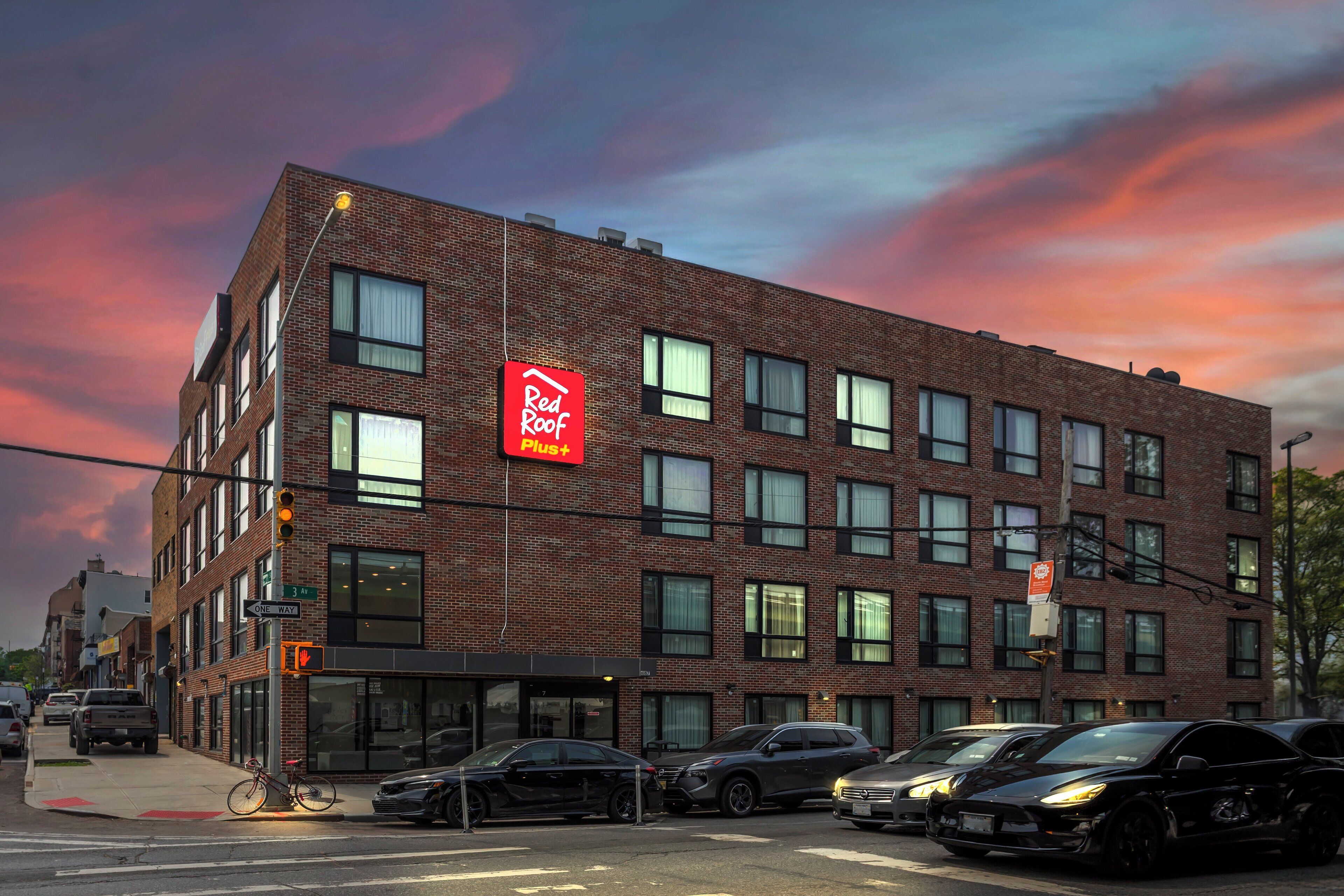 Red Roof PLUS+ Brooklyn - 3rd Ave