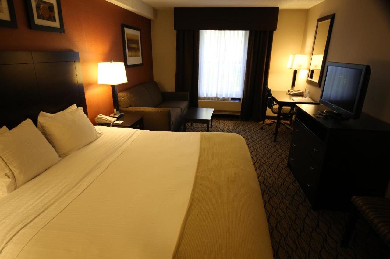 Holiday Inn Express Hotel & Suites Danbury I-84
