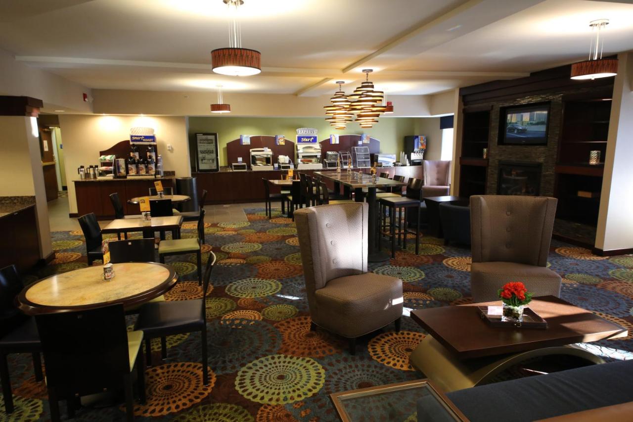 Holiday Inn Express Hotel & Suites Danbury I-84