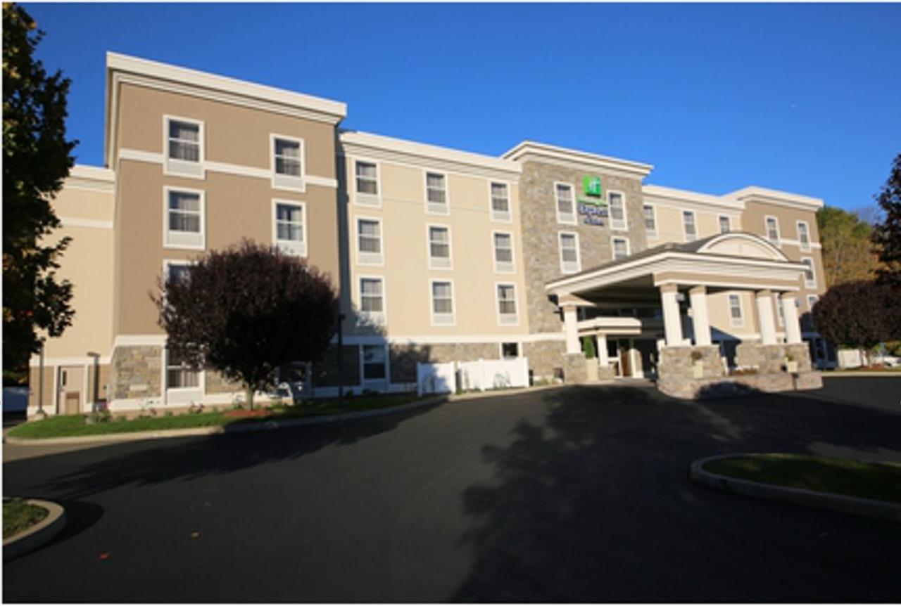 Holiday Inn Express Hotel & Suites Danbury I-84