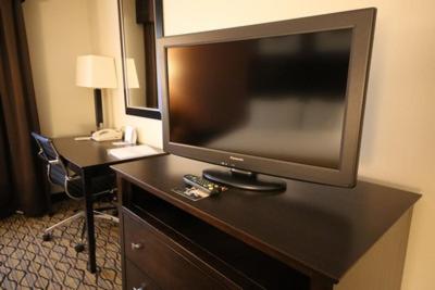 Holiday Inn Express Hotel & Suites Danbury I-84