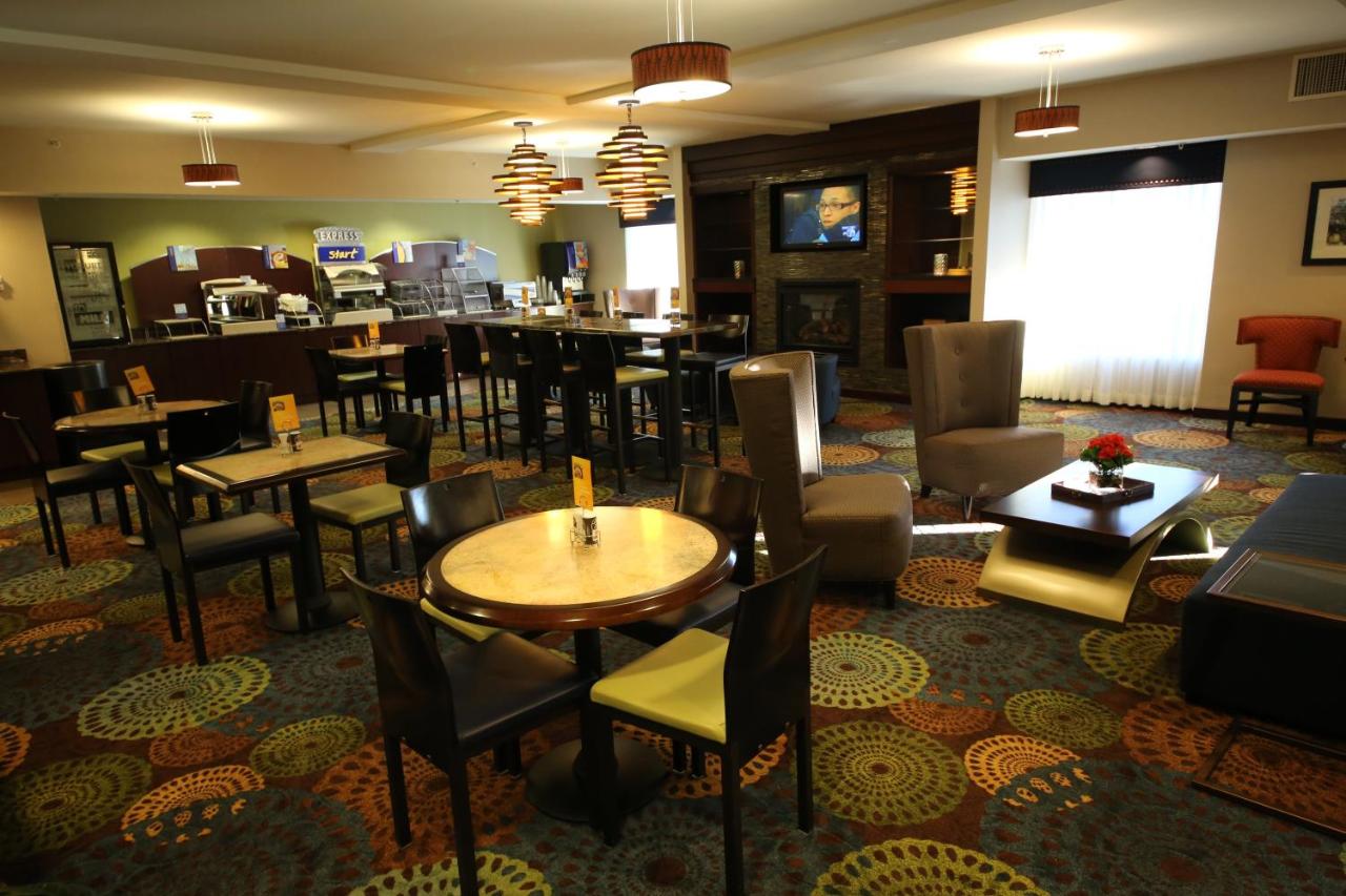 Holiday Inn Express Hotel & Suites Danbury I-84