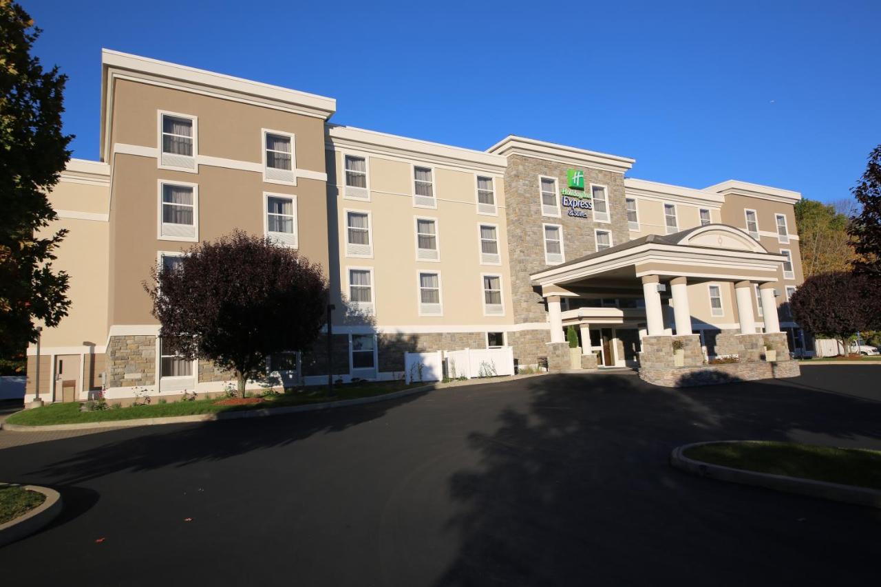 Holiday Inn Express Hotel & Suites Danbury I-84