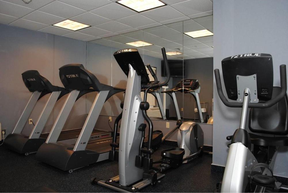 Holiday Inn Express Hotel & Suites Danbury I-84