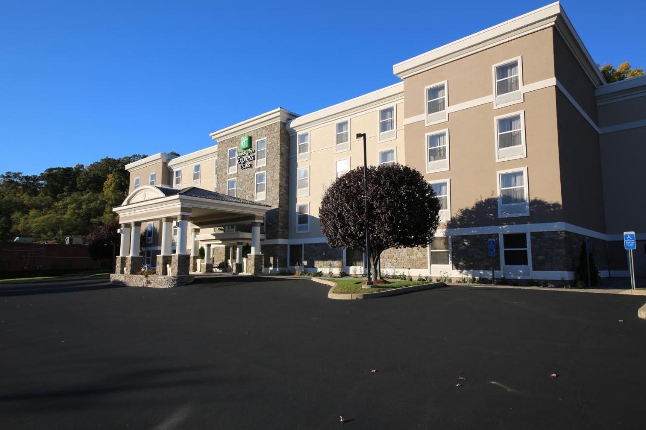 Holiday Inn Express Hotel & Suites Danbury I-84