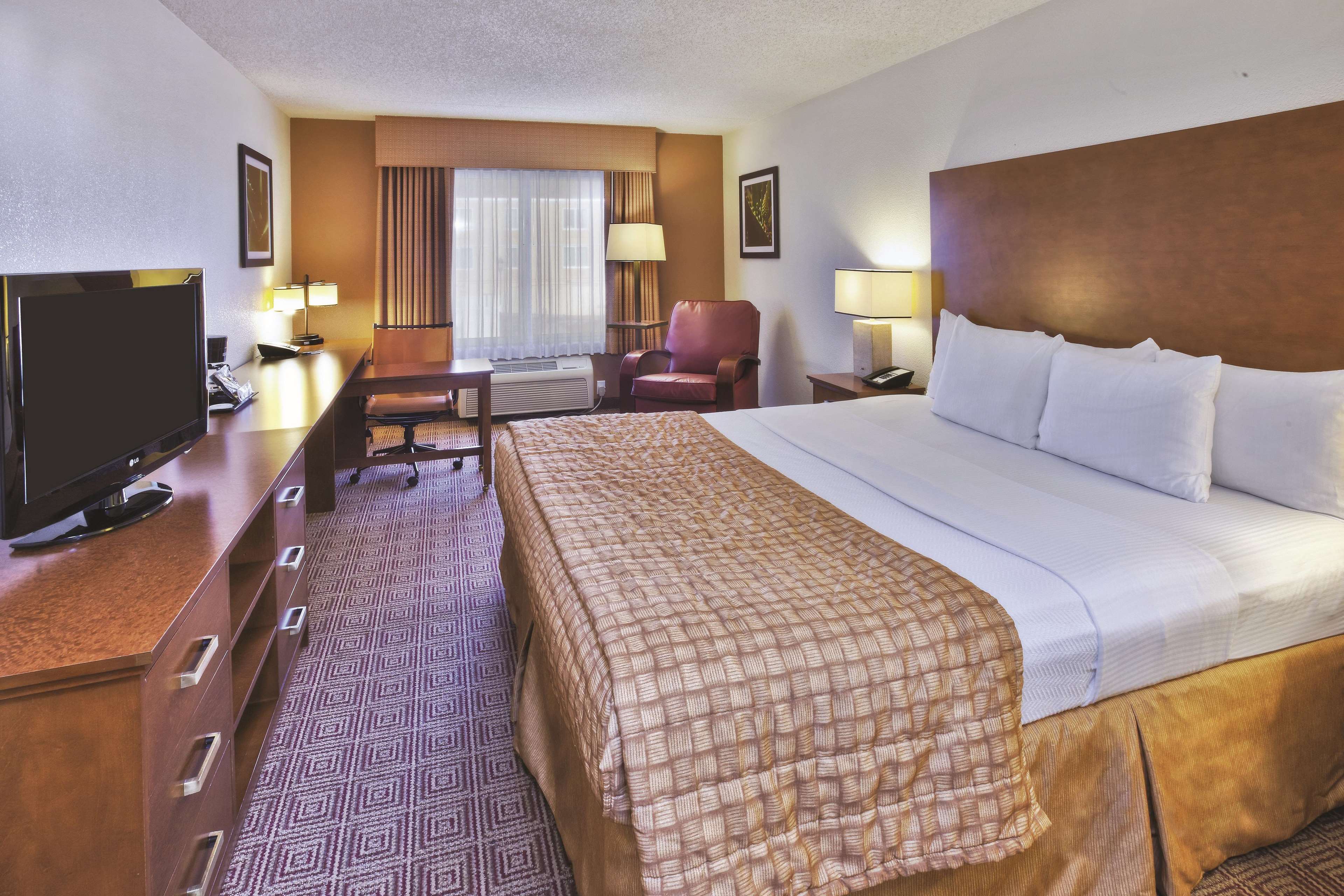 La Quinta Inn & Suites by Wyndham Danbury