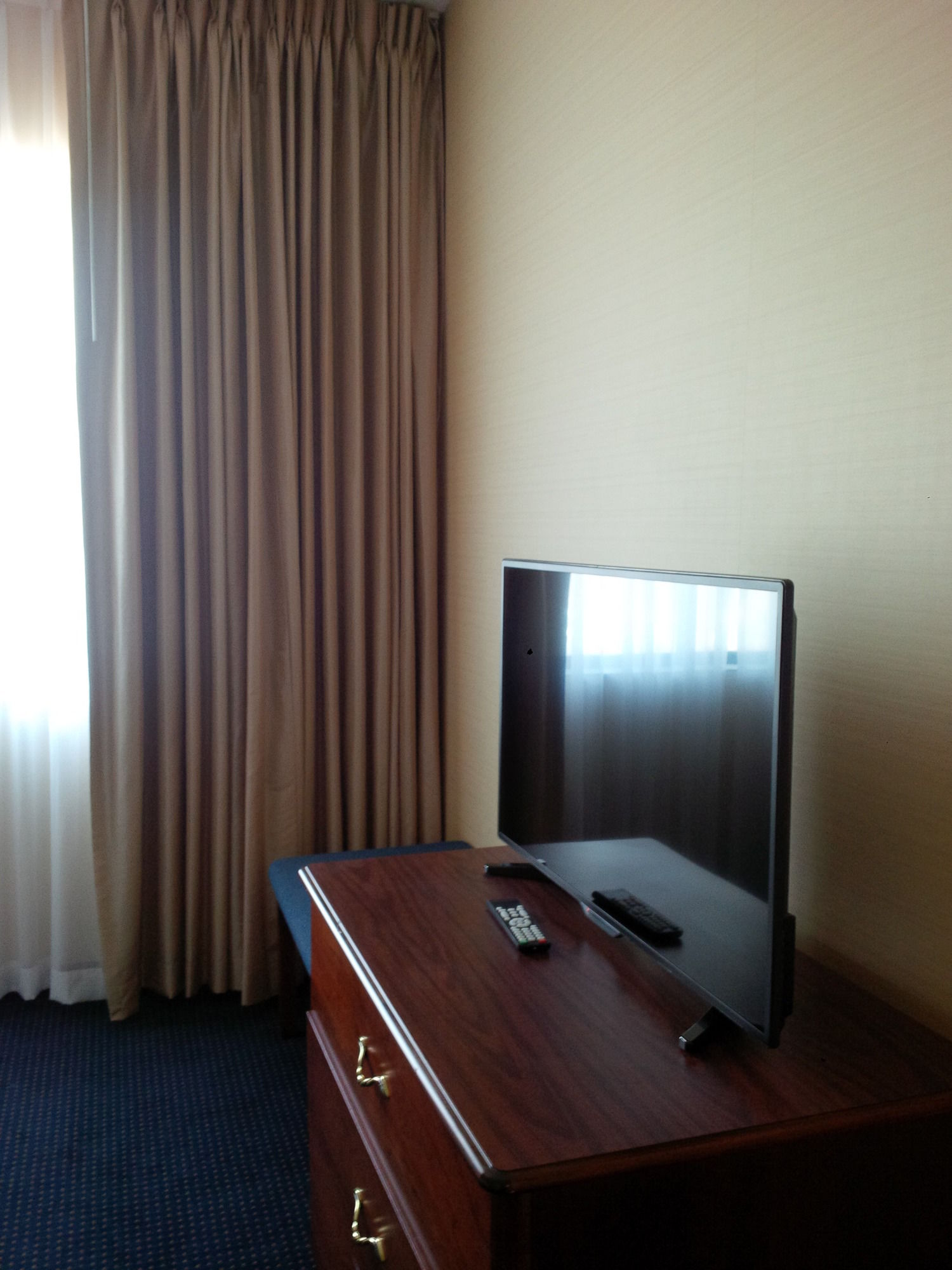 Maron Hotel & Suites