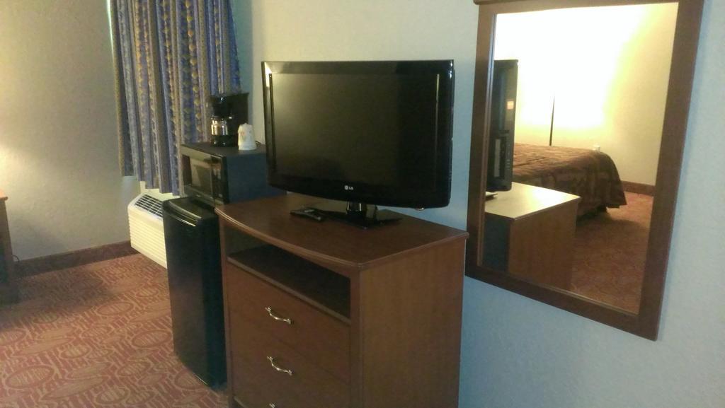 Super 8 by Wyndham Danbury