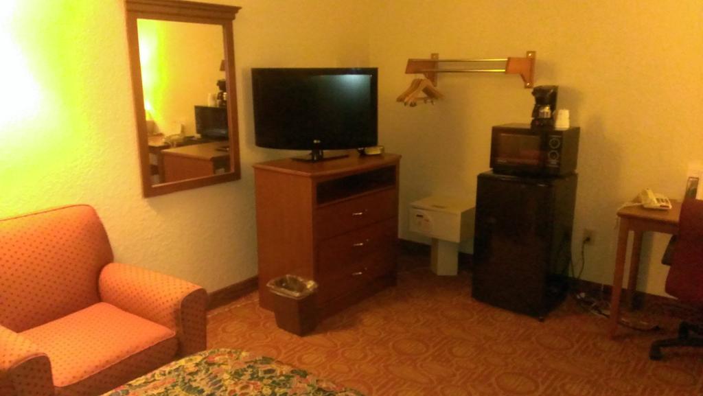 Super 8 by Wyndham Danbury