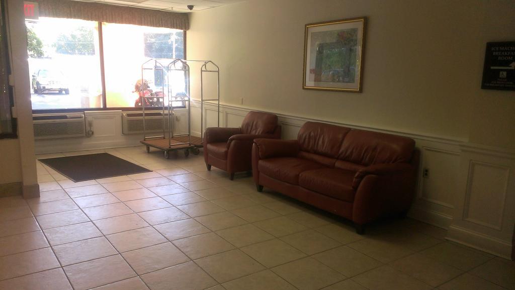 Super 8 by Wyndham Danbury