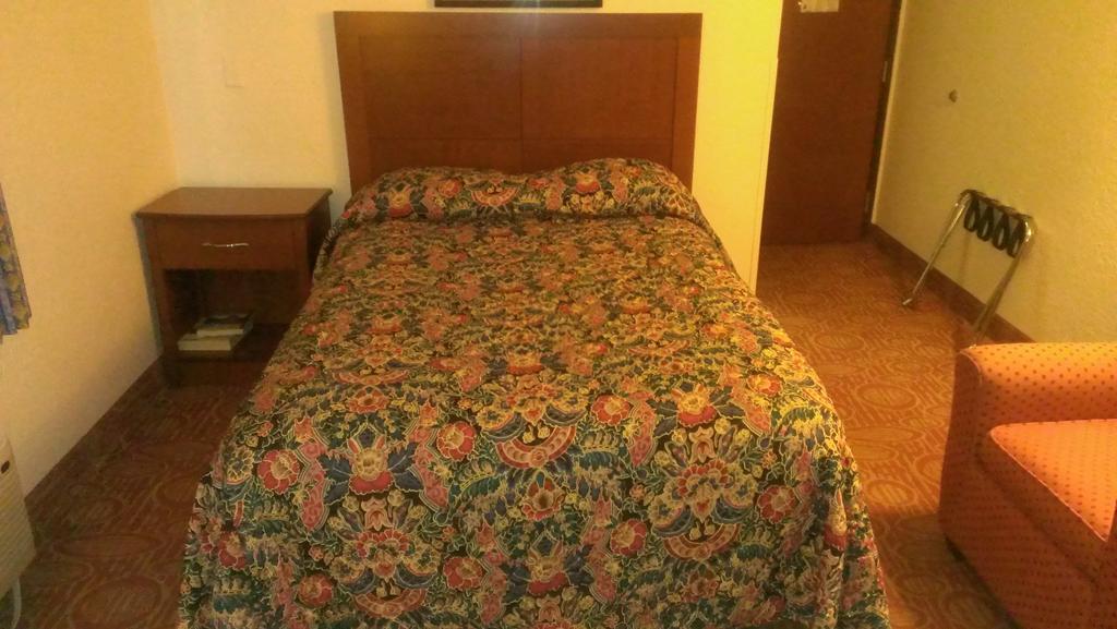 Super 8 by Wyndham Danbury