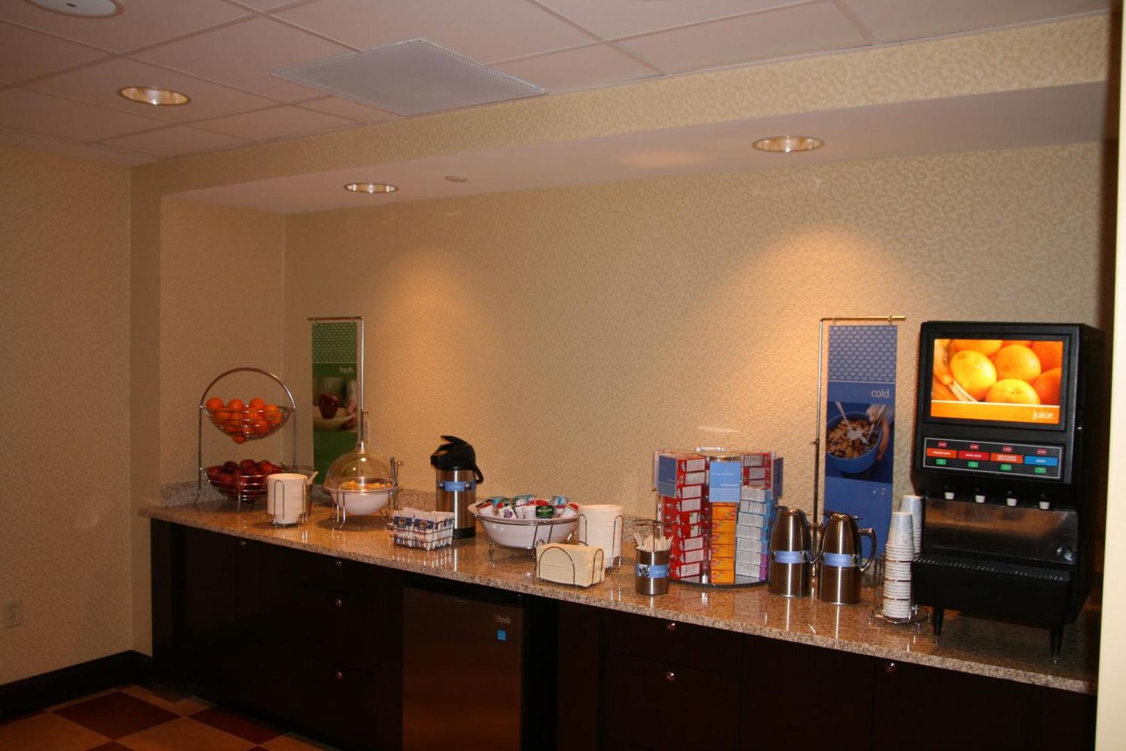 Hampton Inn & Suites East Hartford
