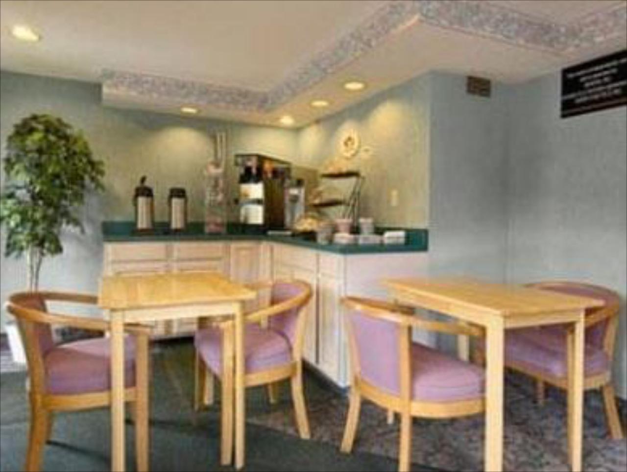 Enfirld Inn and Suites Bradley Airport