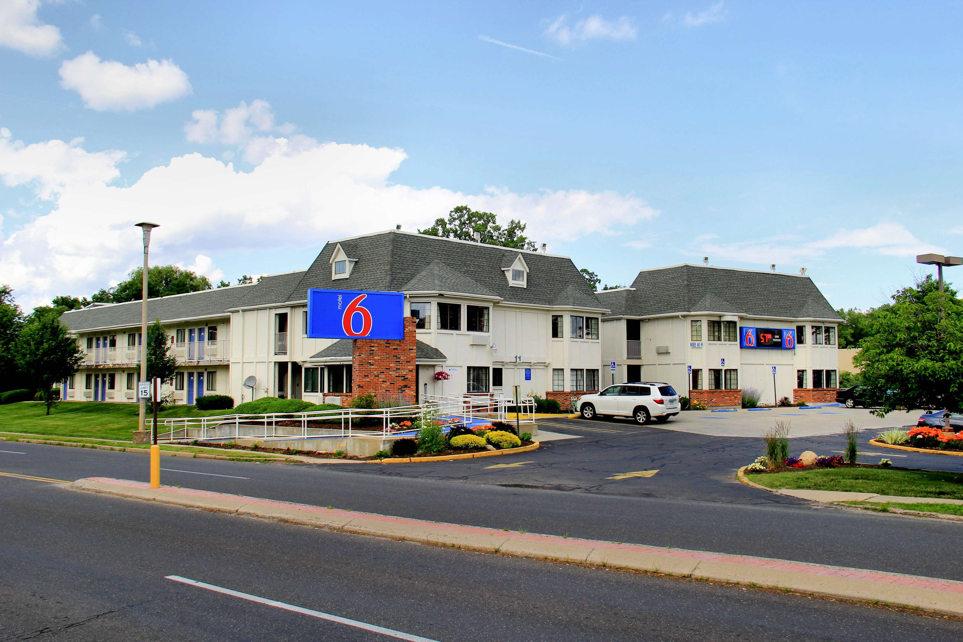 Motel 6 Hartford-Enfield