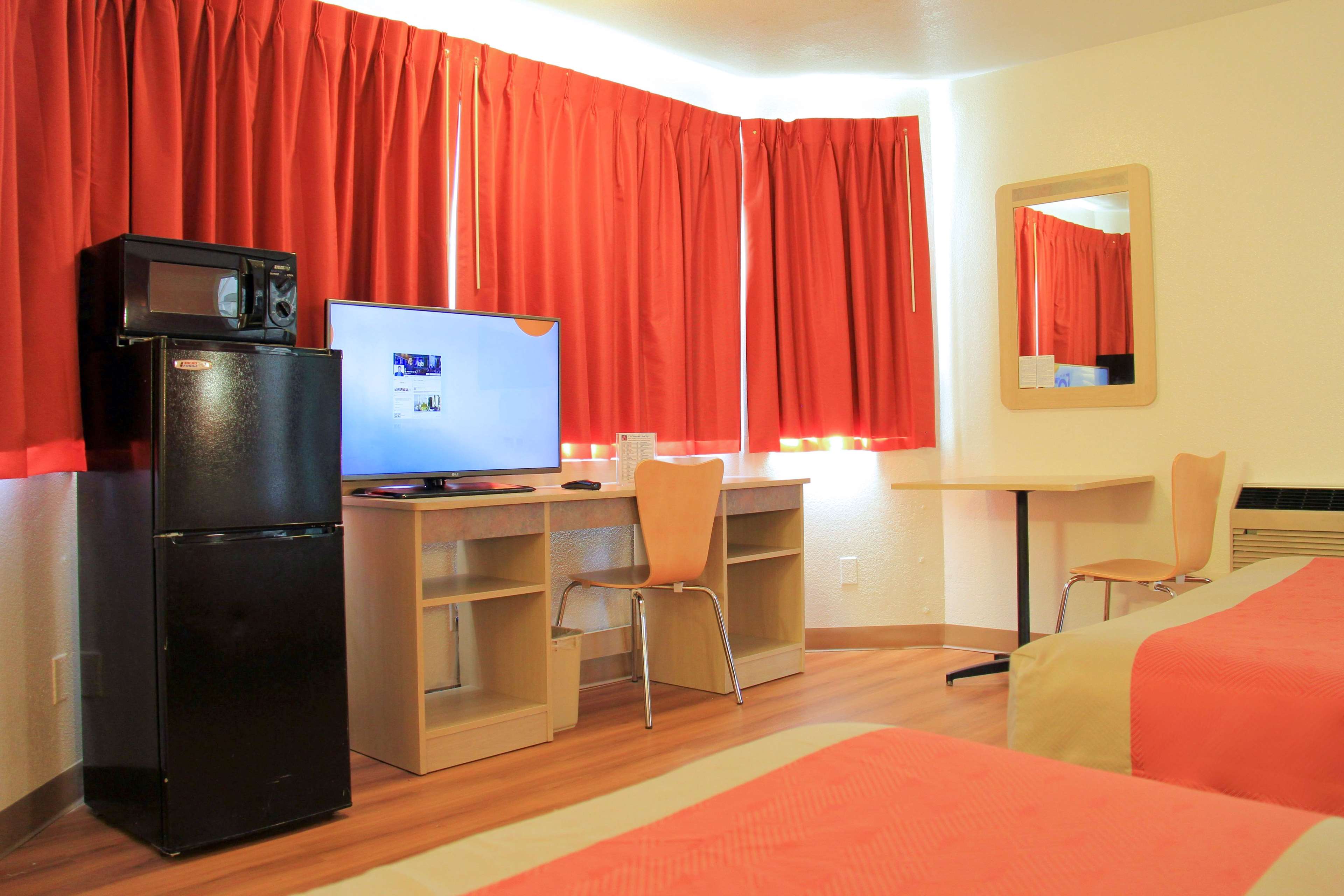 Motel 6 Hartford-Enfield