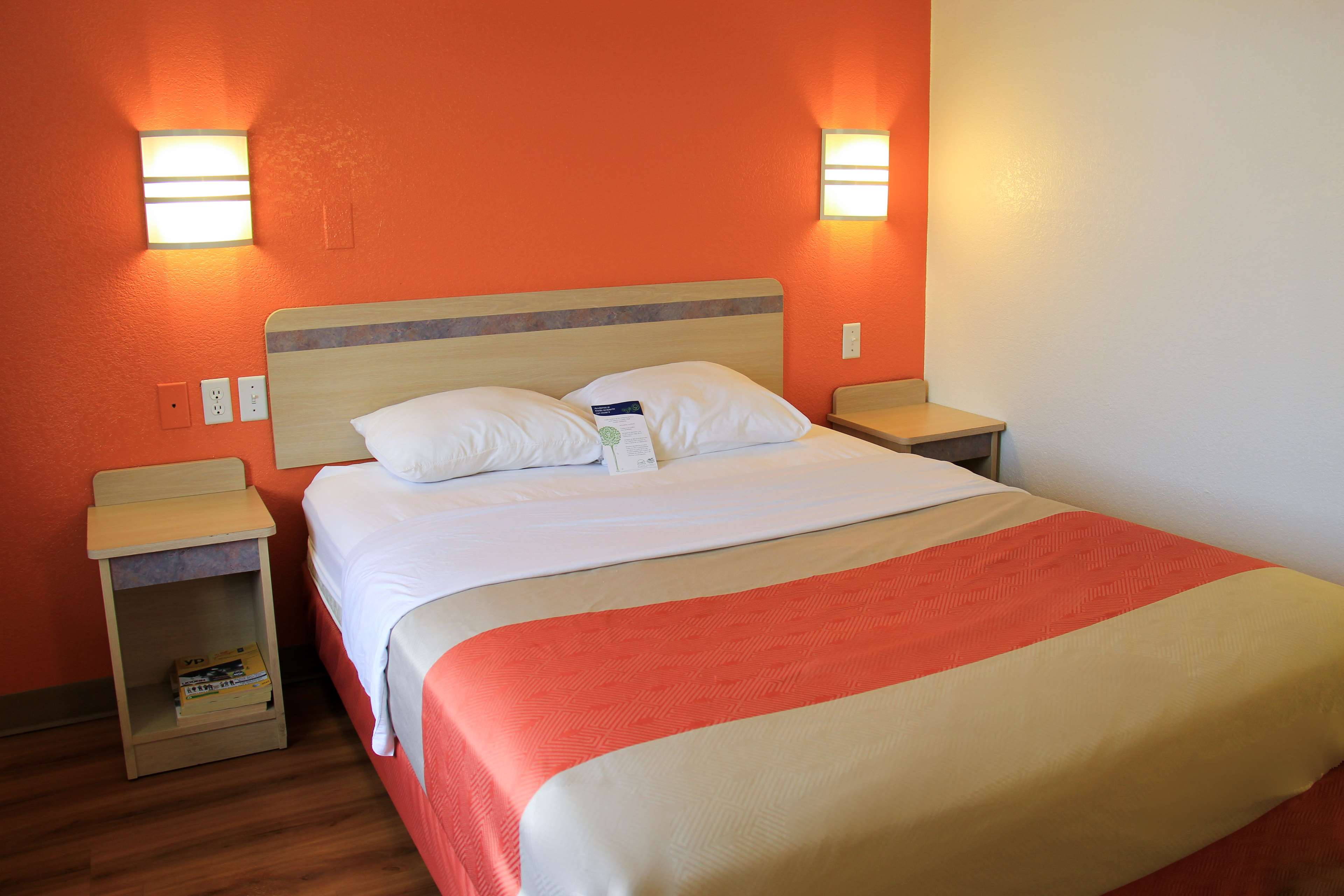 Motel 6 Hartford-Enfield