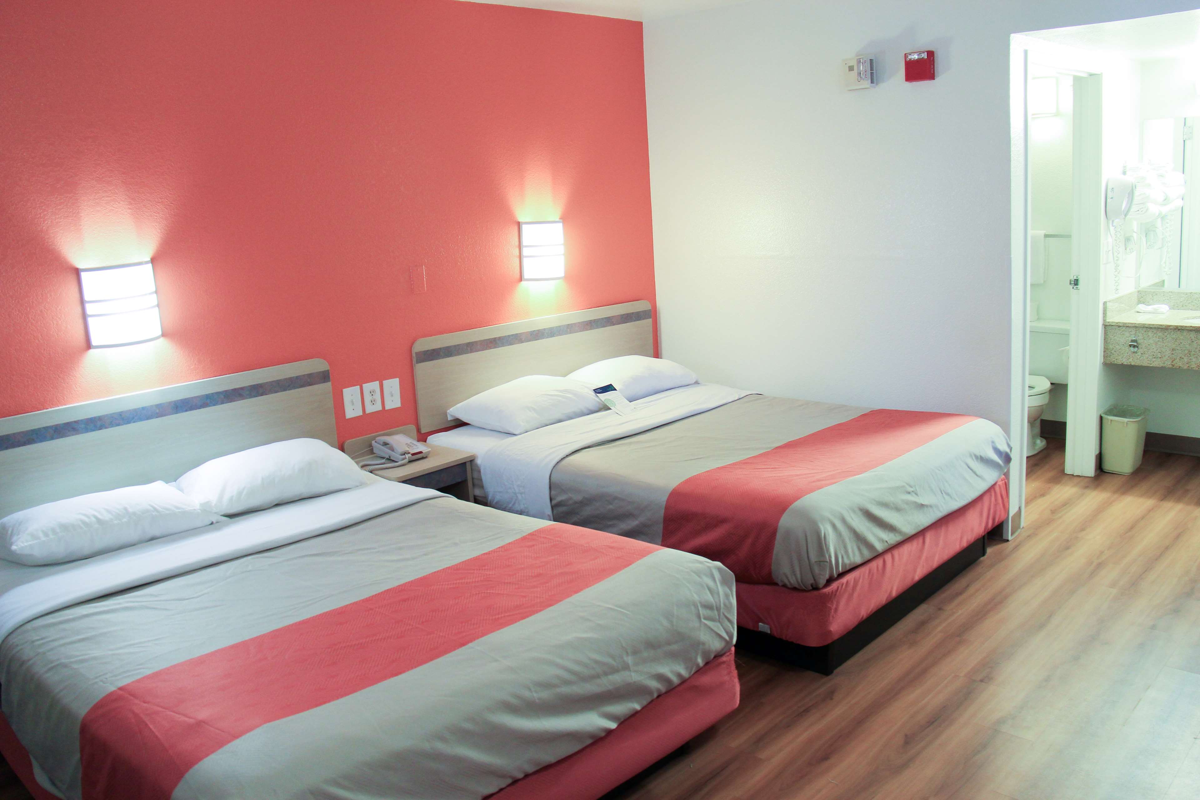 Motel 6 Hartford-Enfield
