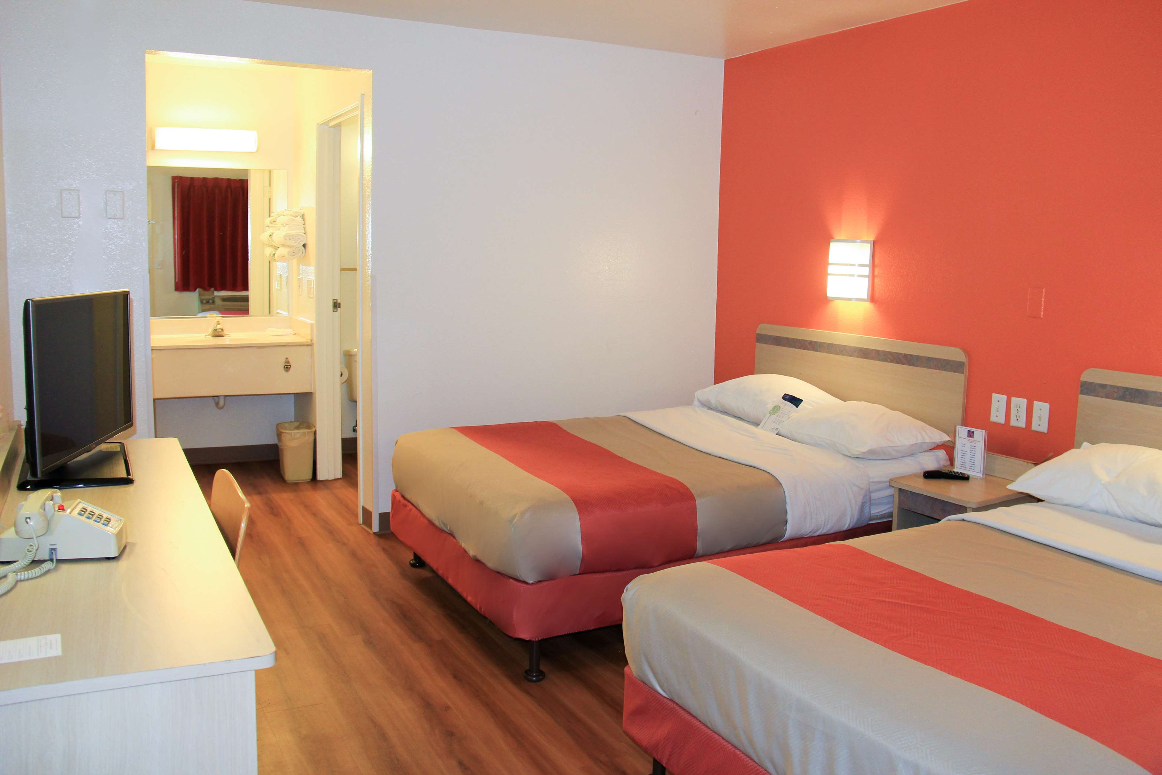 Motel 6 Hartford-Enfield