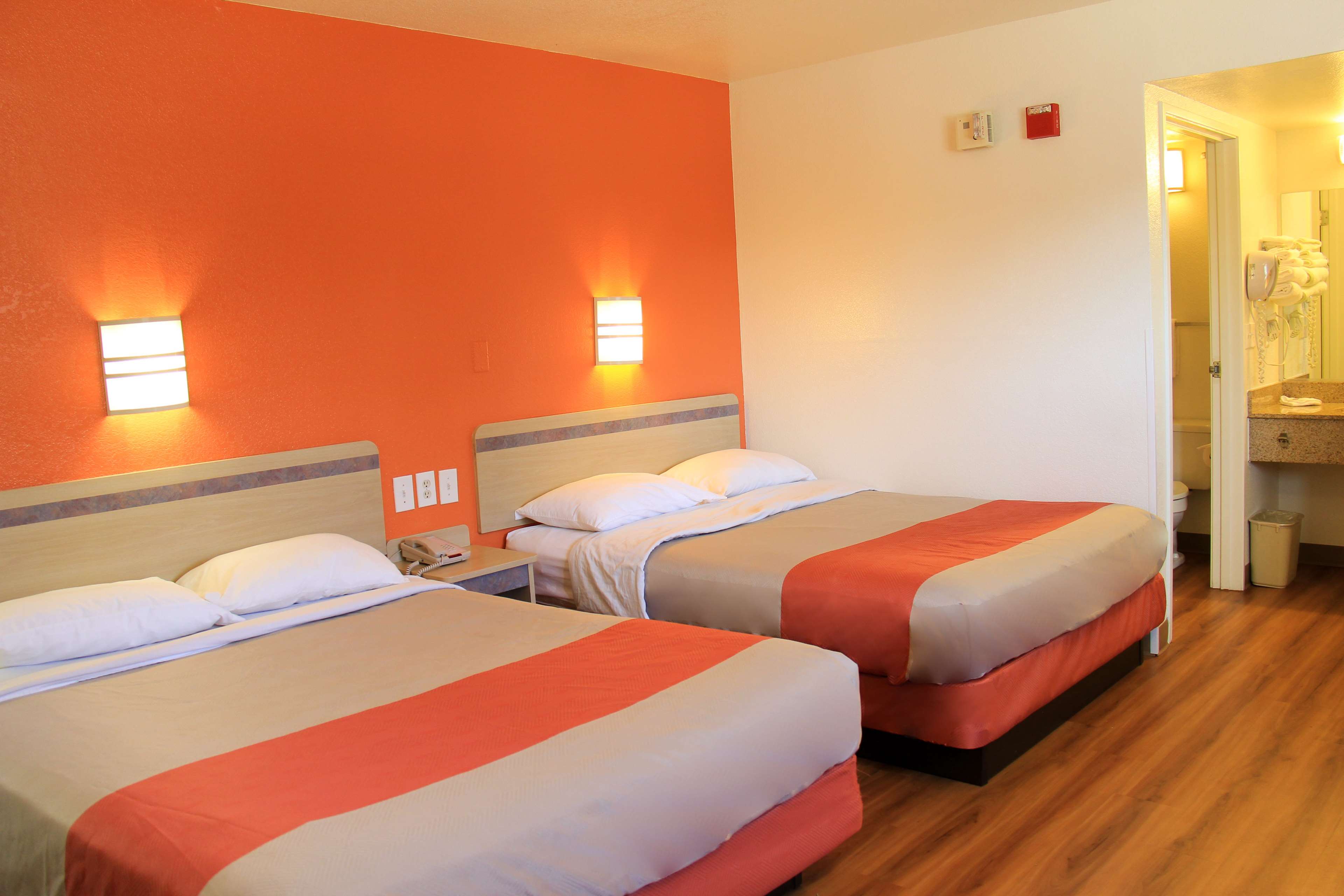 Motel 6 Hartford-Enfield