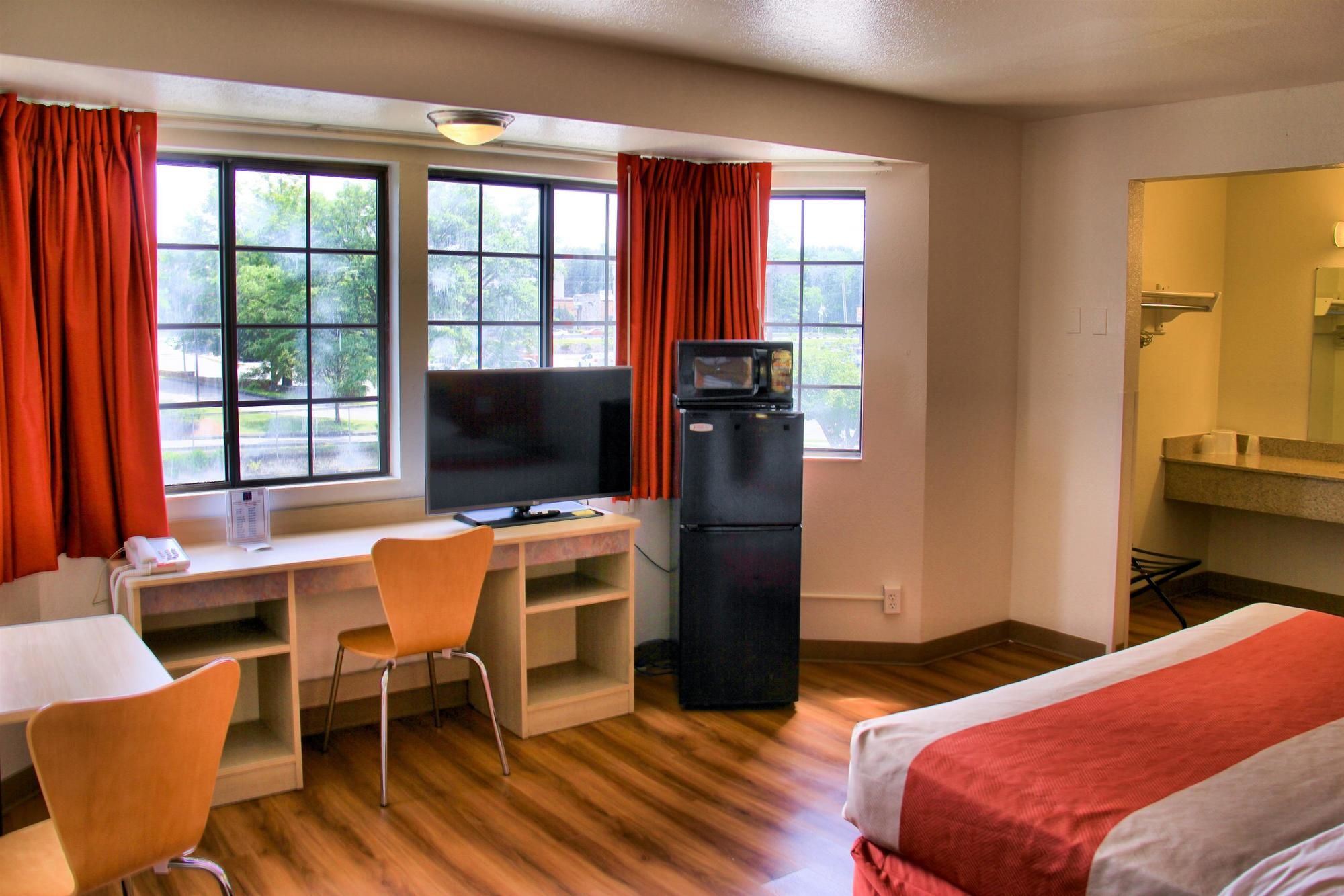 Motel 6 Hartford-Enfield