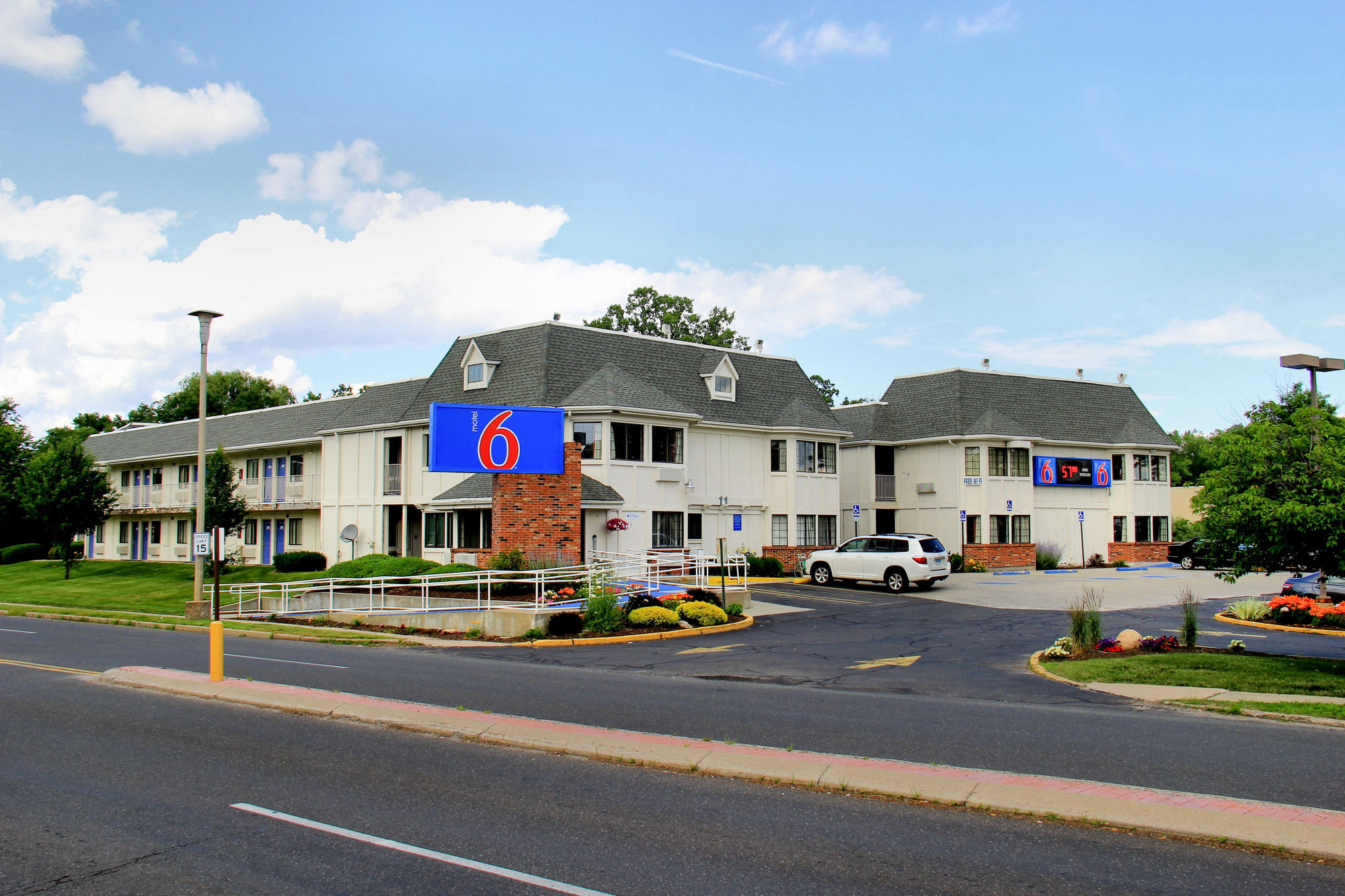 Motel 6 Hartford-Enfield