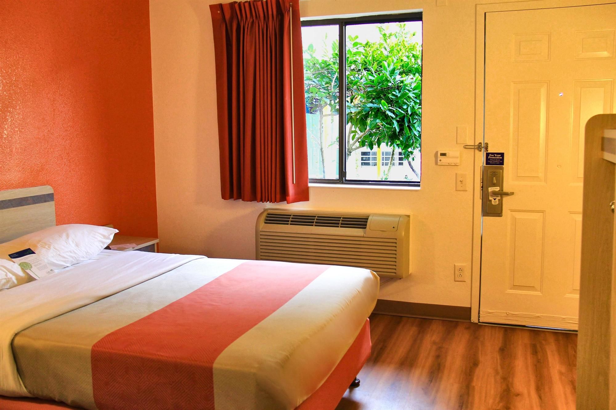 Motel 6 Hartford-Enfield