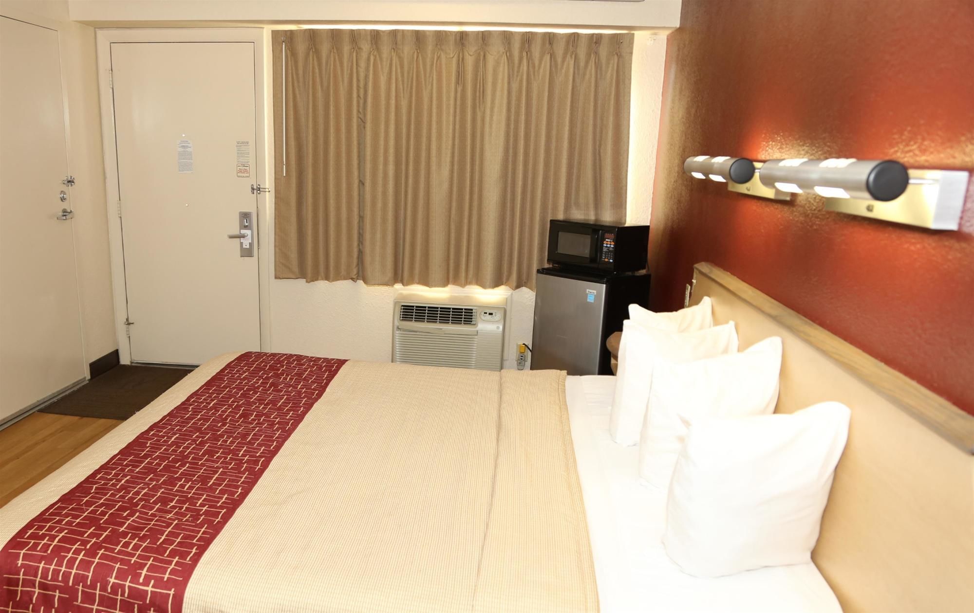 Red Roof Inn Enfield