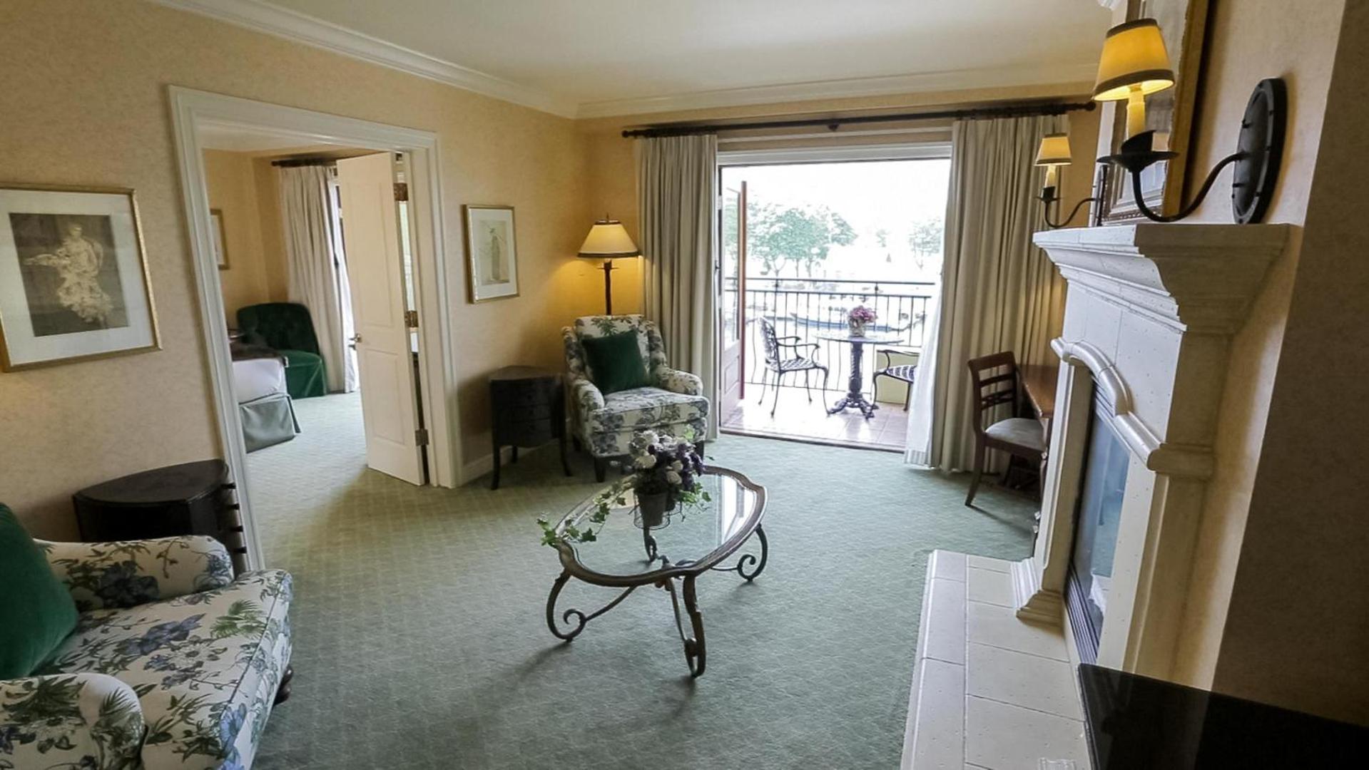 Delamar Greenwich Harbor