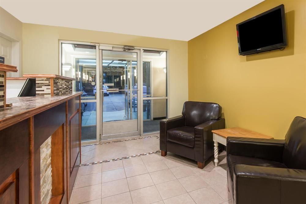 Days Inn & Suites by Wyndham Groton Near the Casinos