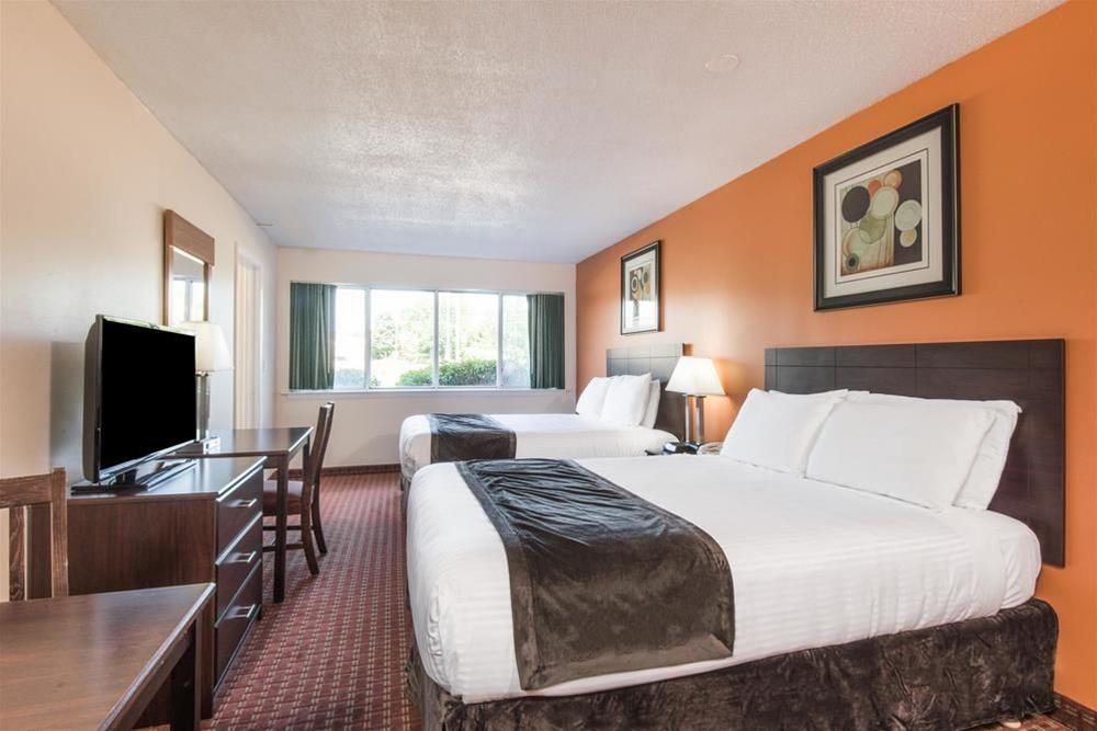 Days Inn & Suites by Wyndham Groton Near the Casinos