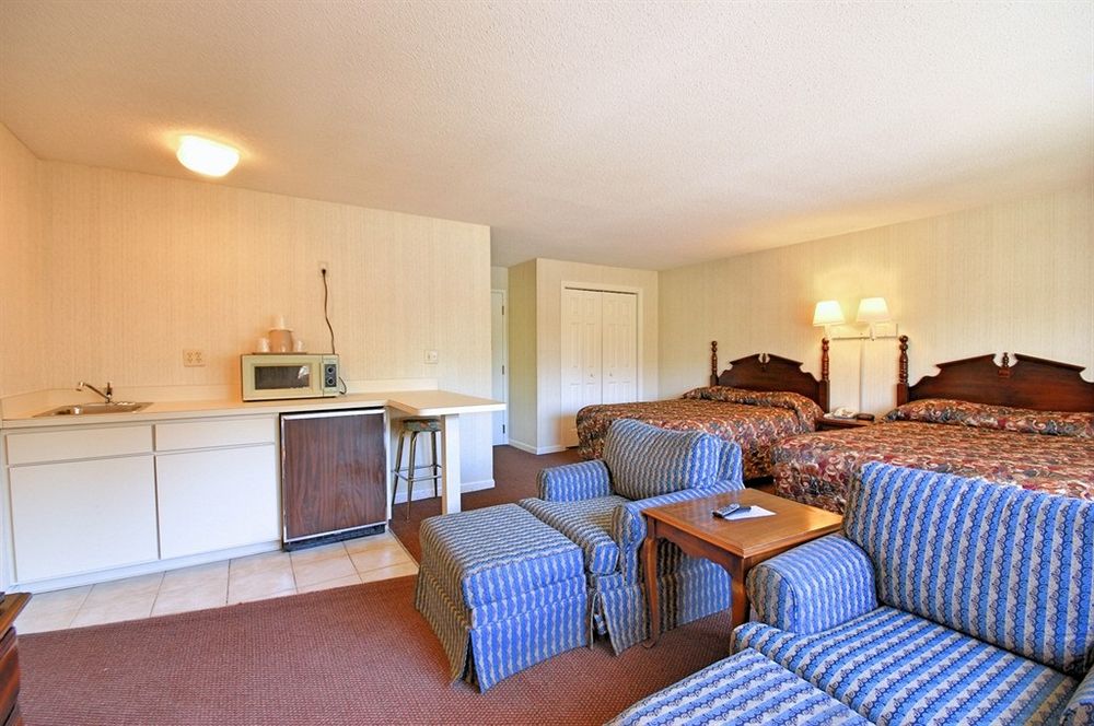 Gold Star Inn & Suites