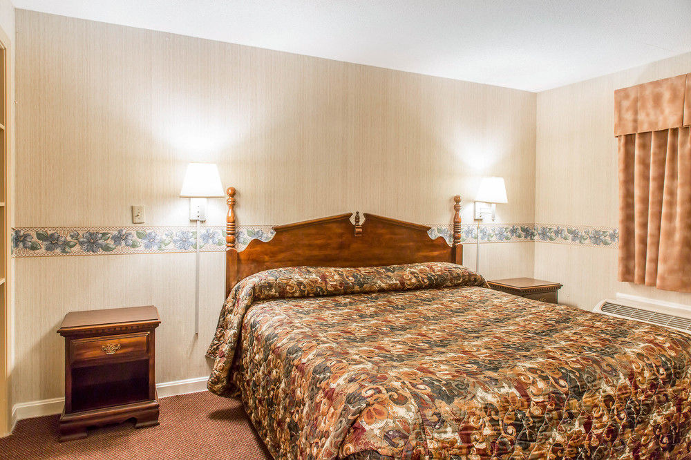 Gold Star Inn & Suites