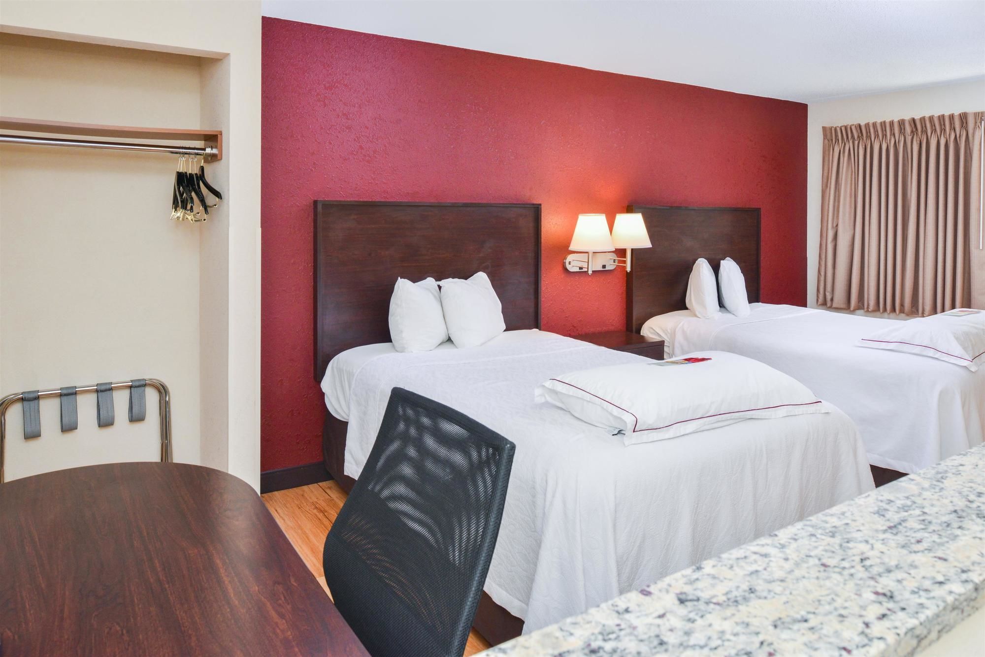 Red Roof PLUS+ & Suites Guilford