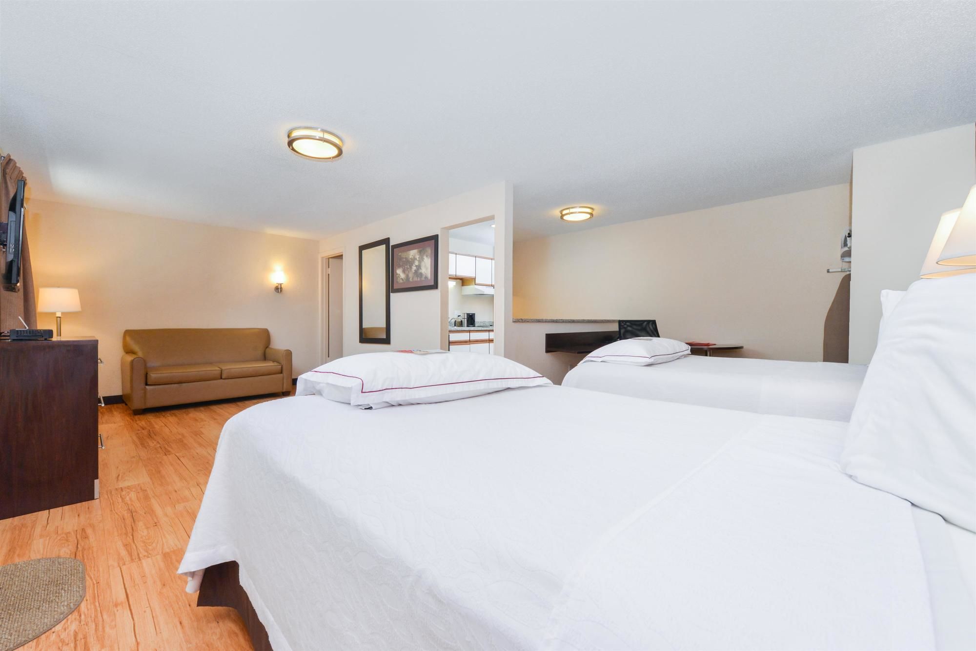 Red Roof PLUS+ & Suites Guilford