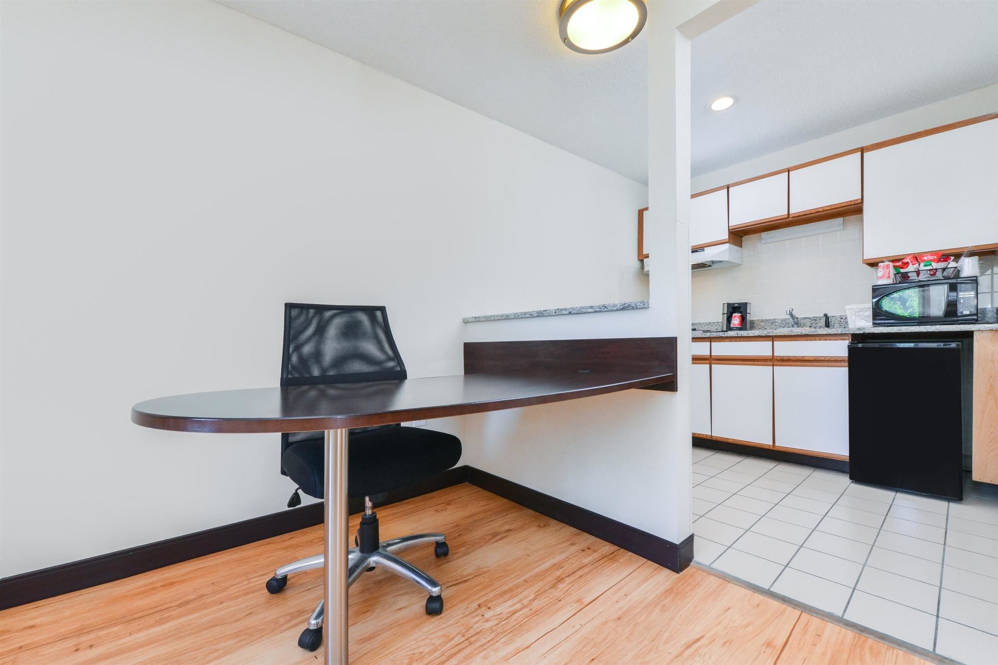 Red Roof PLUS+ & Suites Guilford
