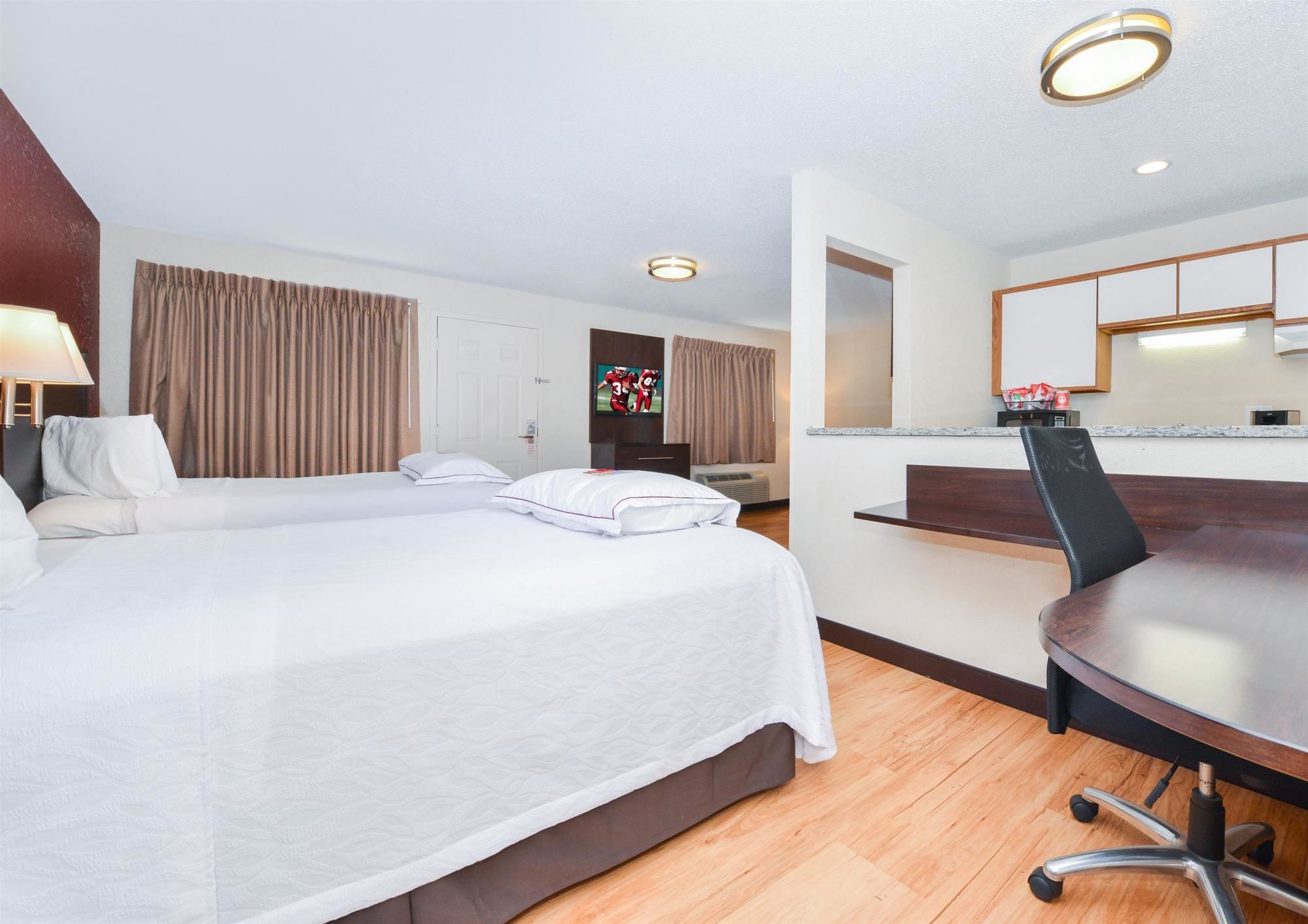 Red Roof PLUS+ & Suites Guilford