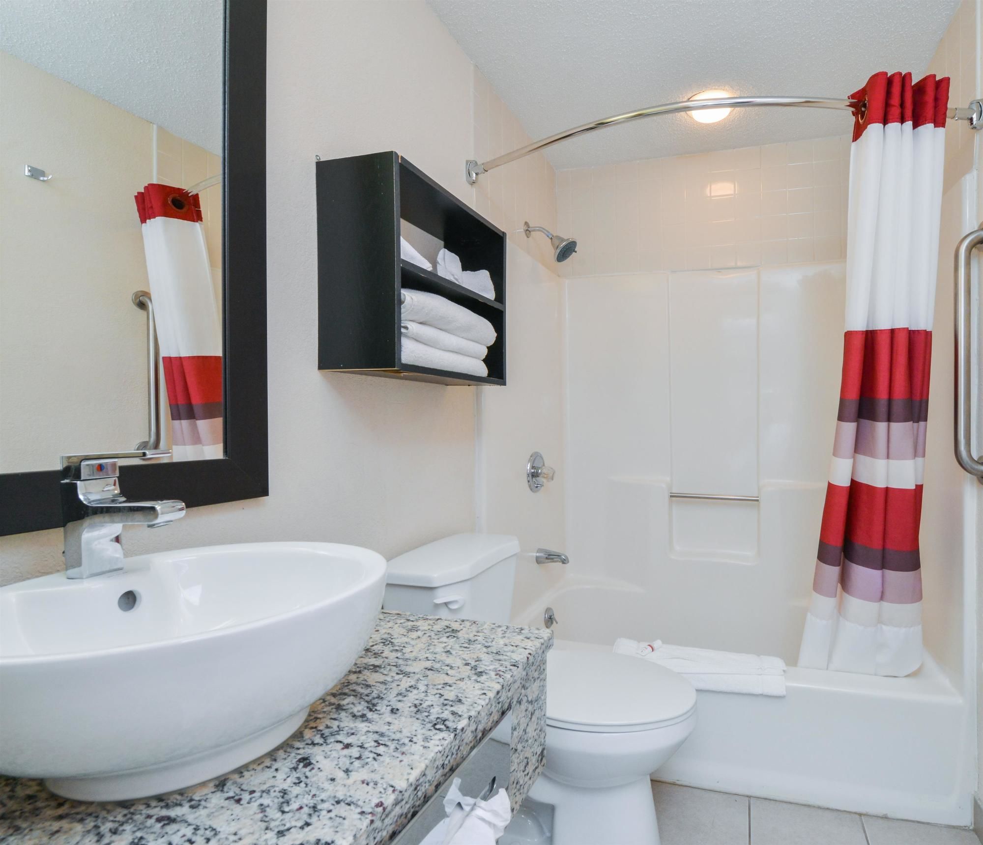 Red Roof PLUS+ & Suites Guilford