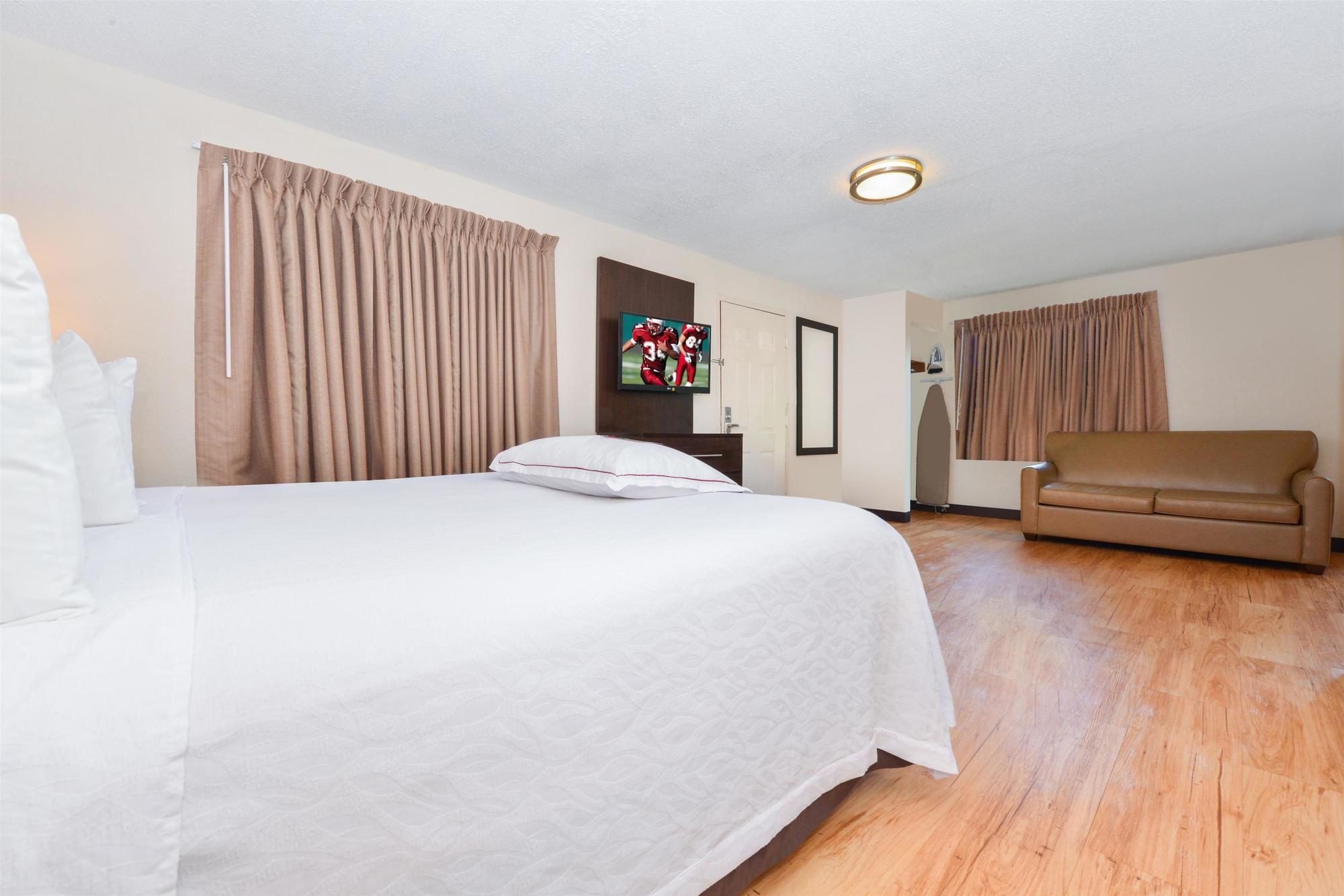 Red Roof PLUS+ & Suites Guilford
