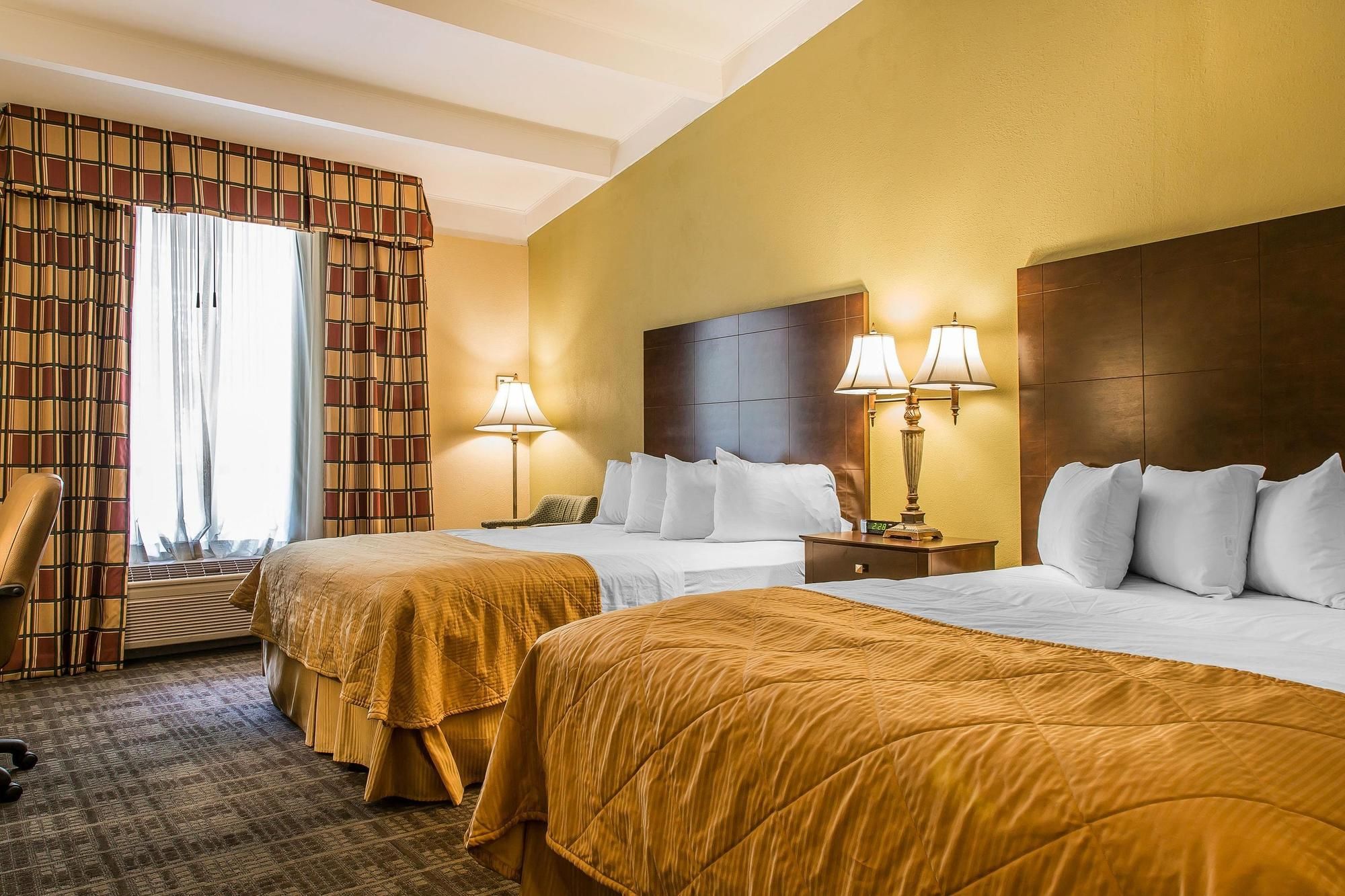 Clarion Hotel & Suites Hamden-New Haven