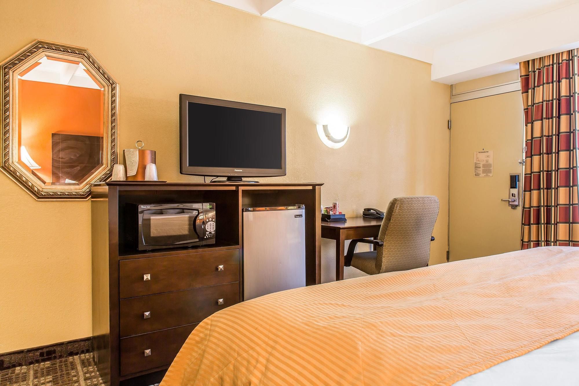 Clarion Hotel & Suites Hamden-New Haven