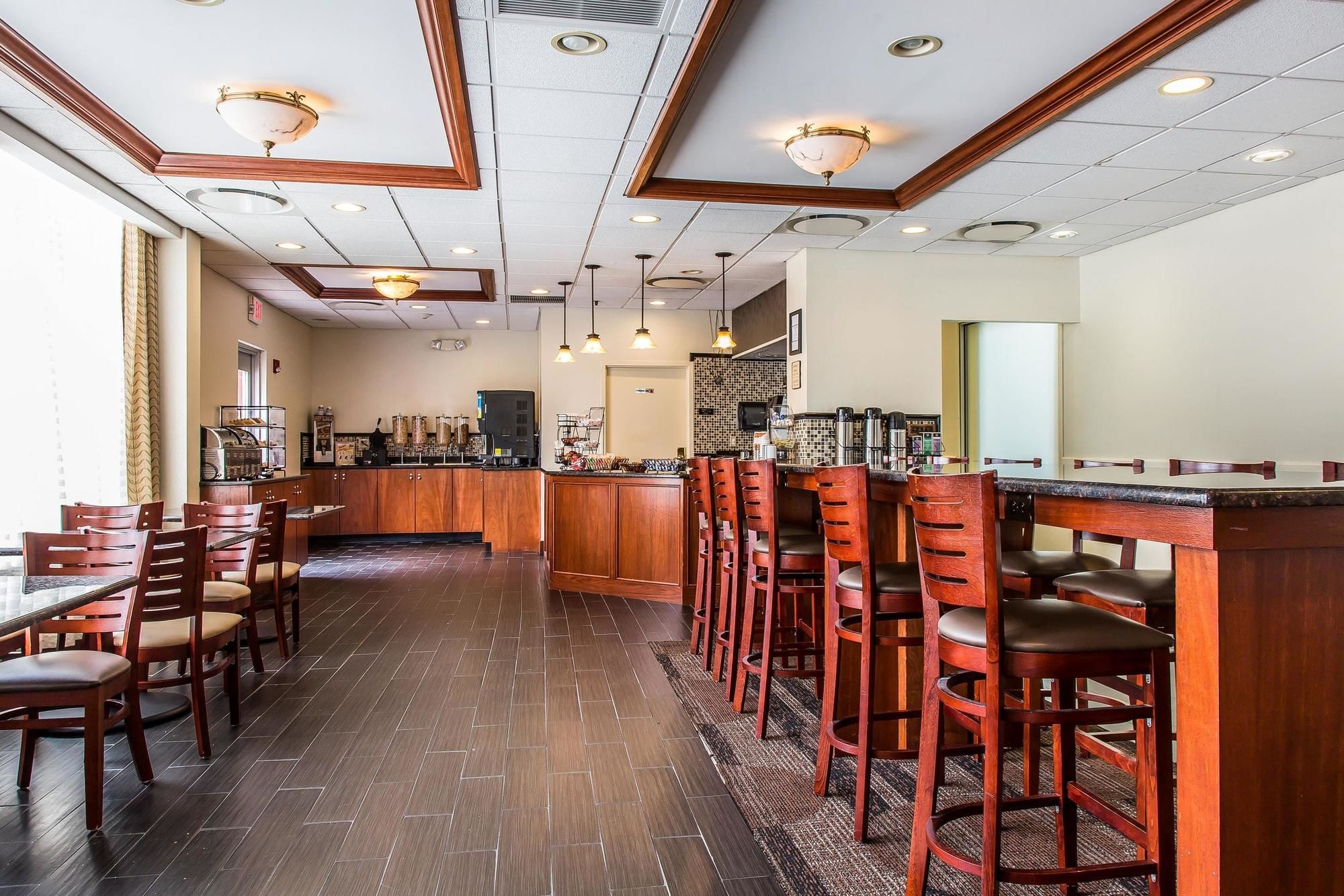 Clarion Hotel & Suites Hamden-New Haven
