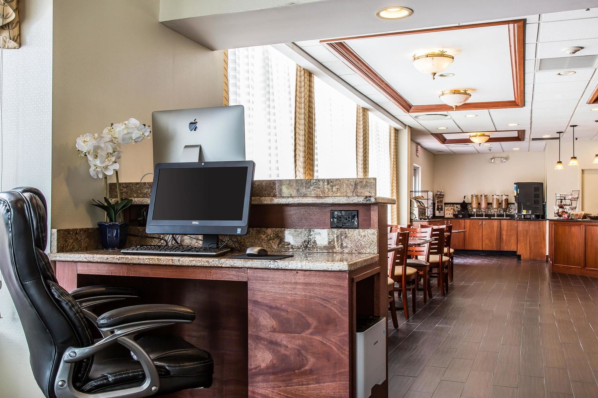 Clarion Hotel & Suites Hamden-New Haven