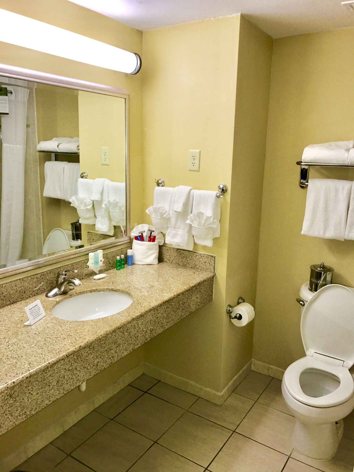 Clarion Hotel & Suites Hamden-New Haven