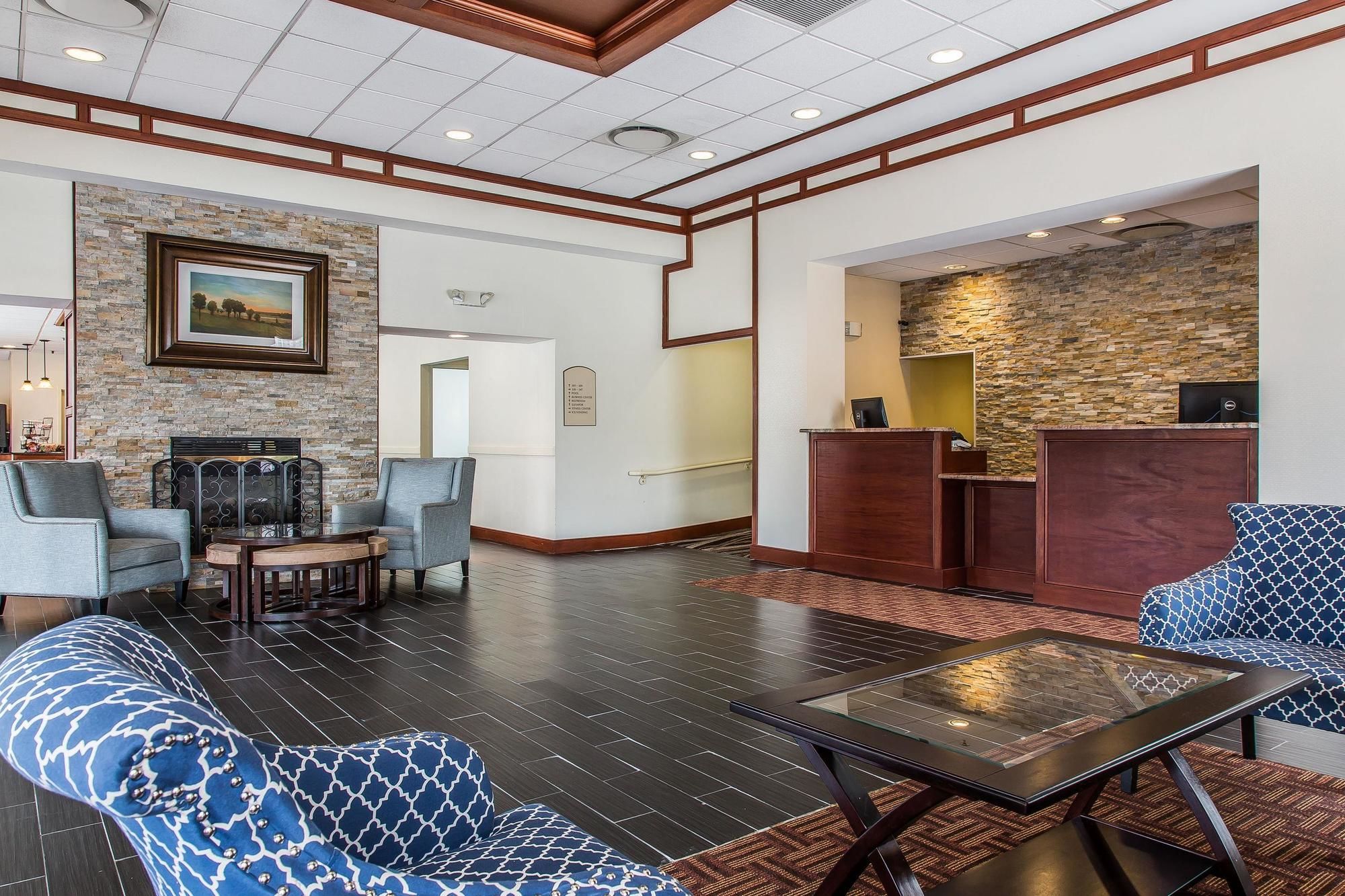 Clarion Hotel & Suites Hamden-New Haven
