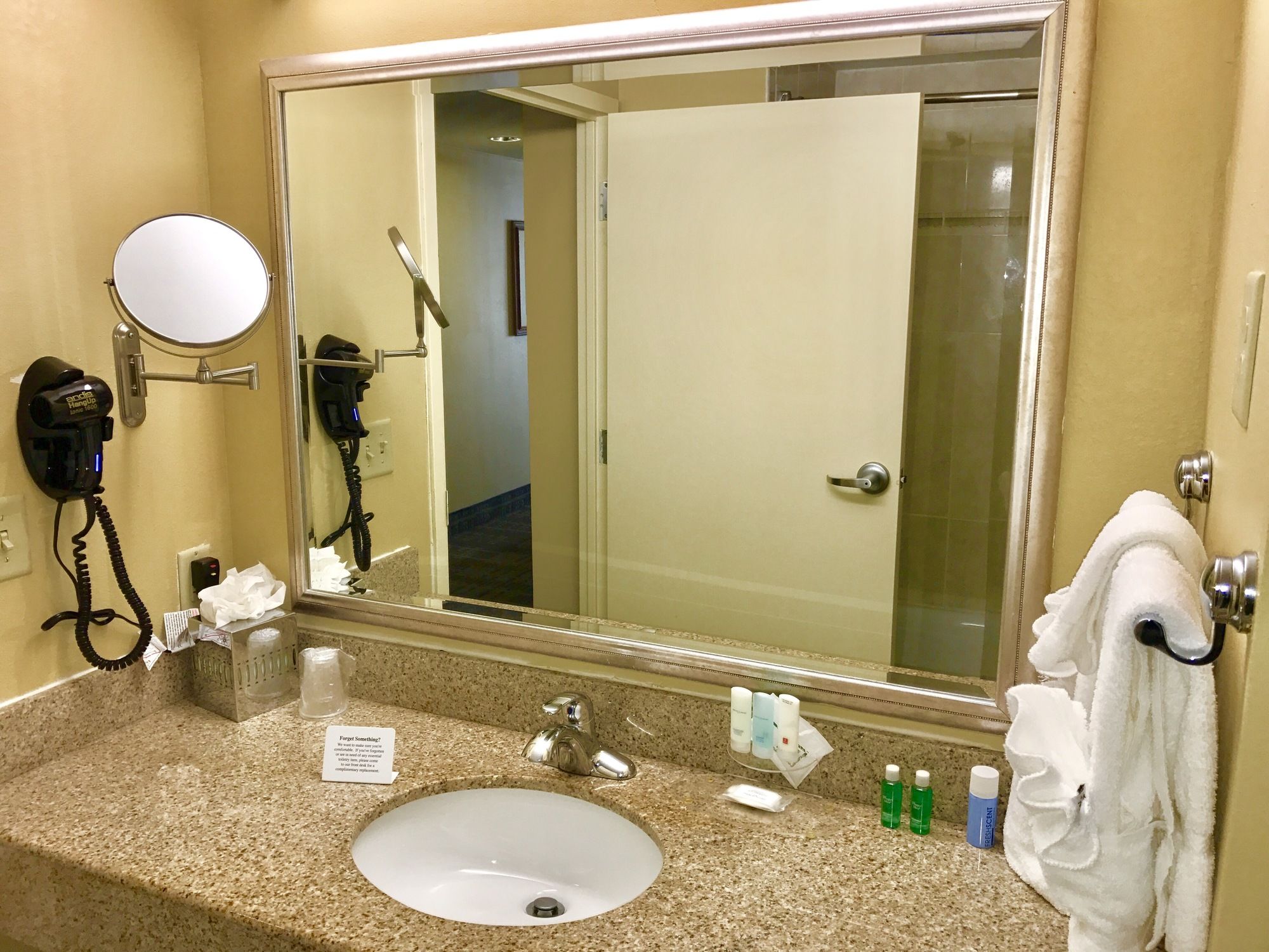 Clarion Hotel & Suites Hamden-New Haven
