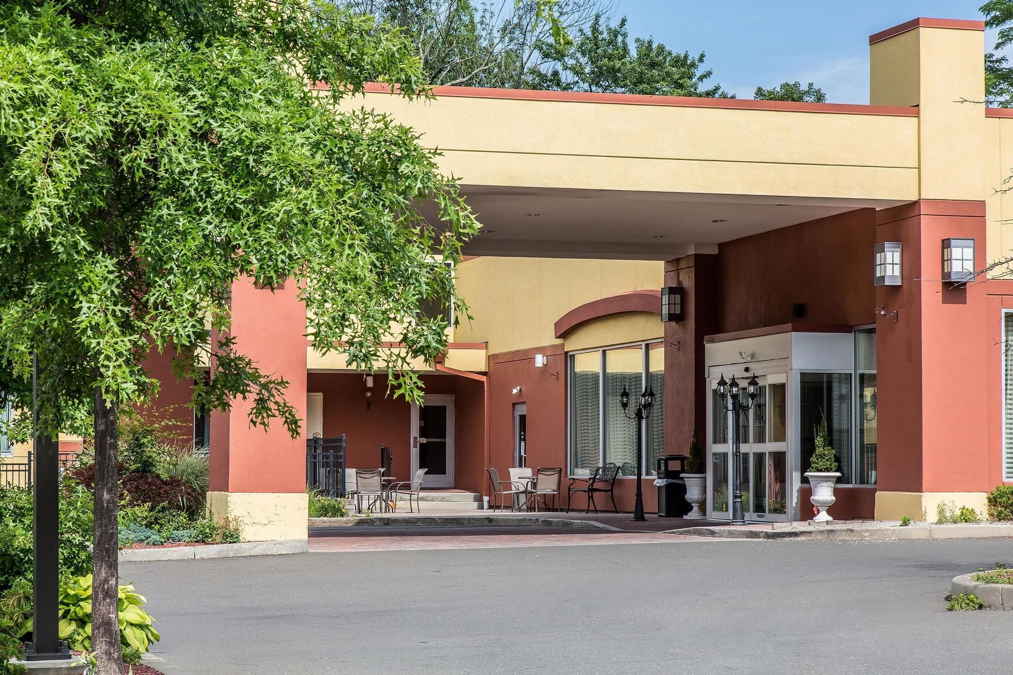 Clarion Hotel & Suites Hamden-New Haven